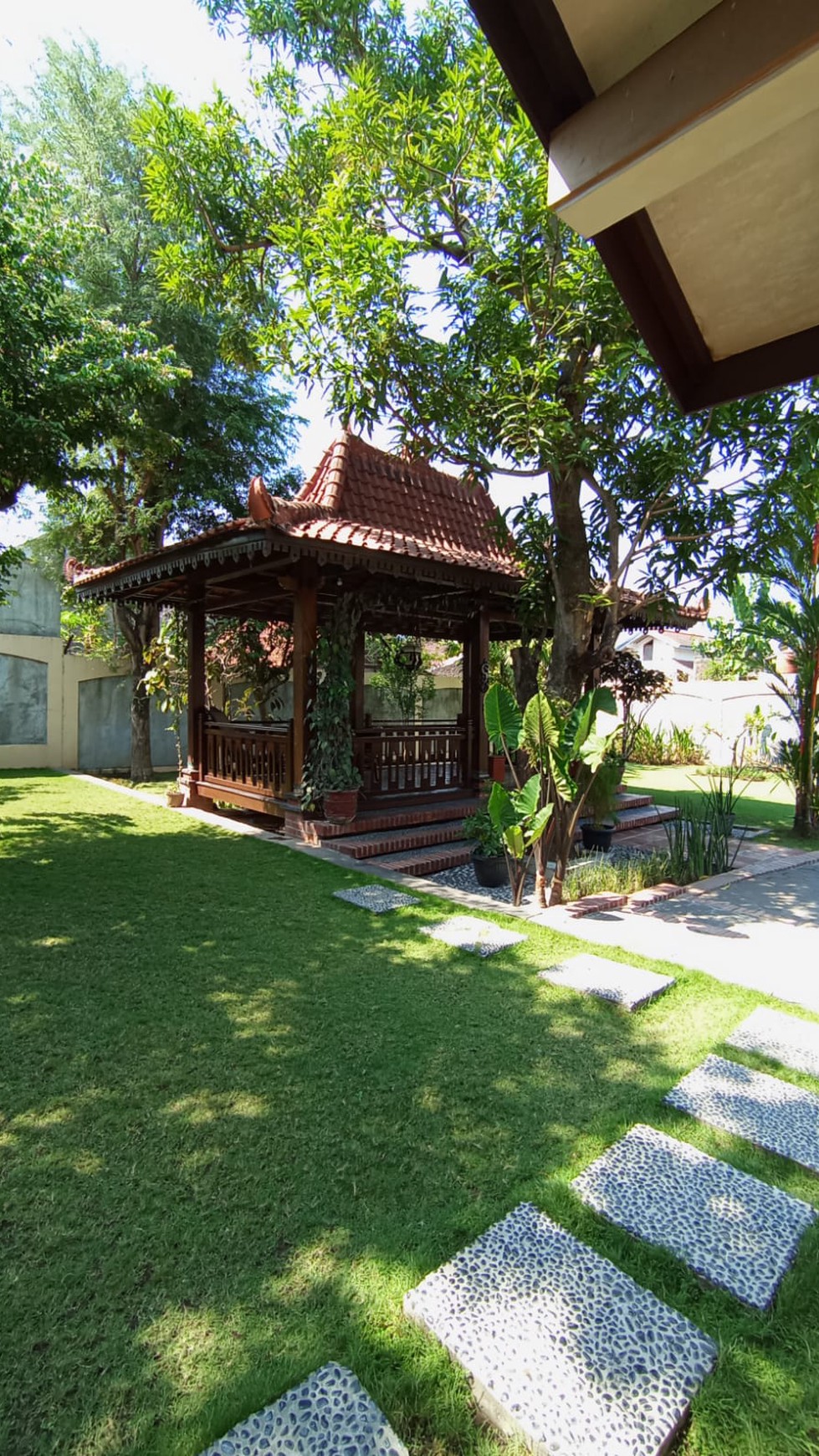 Rumah Mewah Konsep Modern Tropis Lokasi Dekat Kampus 5 Univ Ahmad Dahlan