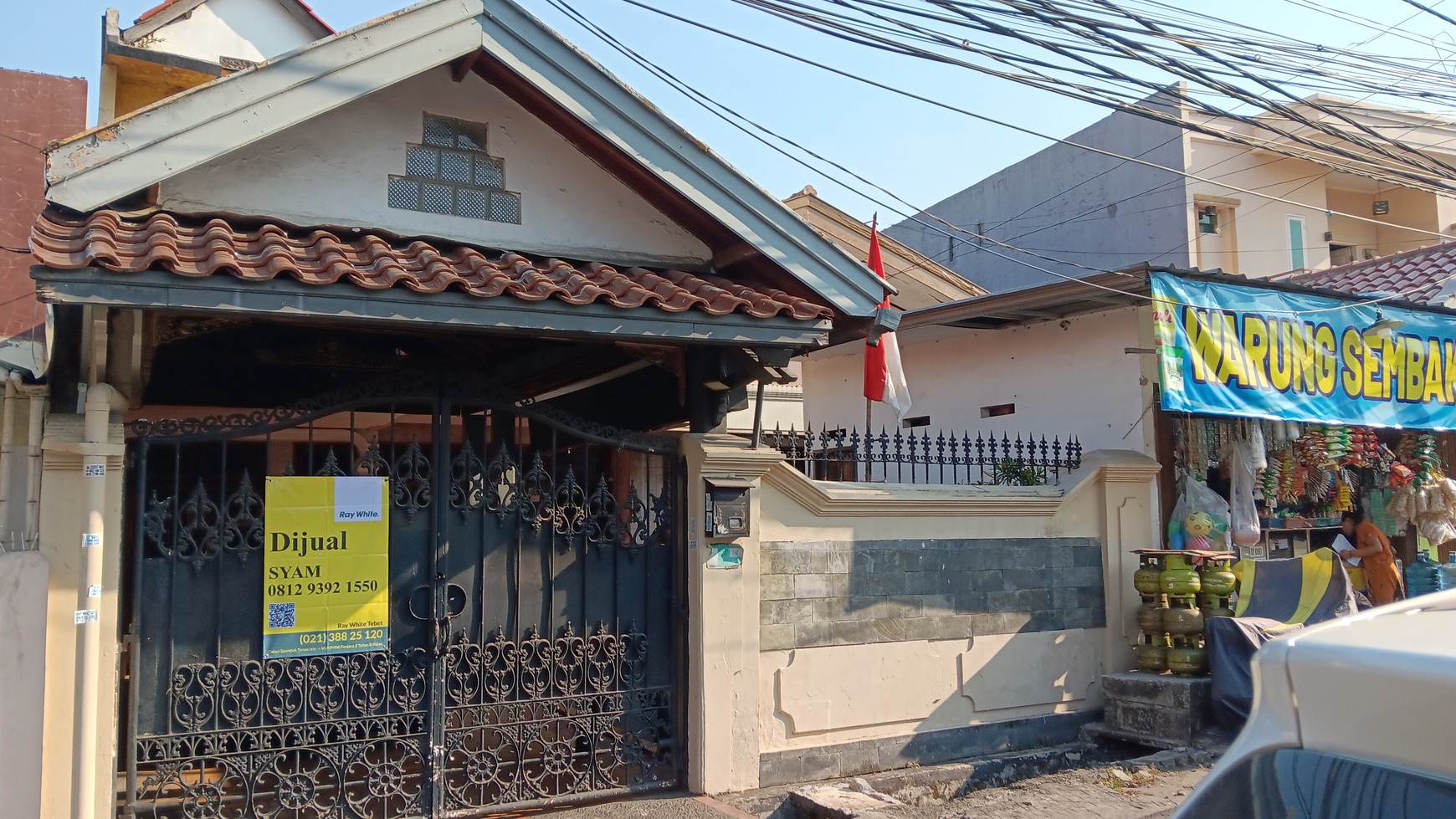 Rumah Tinggal + Kamar kos + Toko di Kebon Jeruk