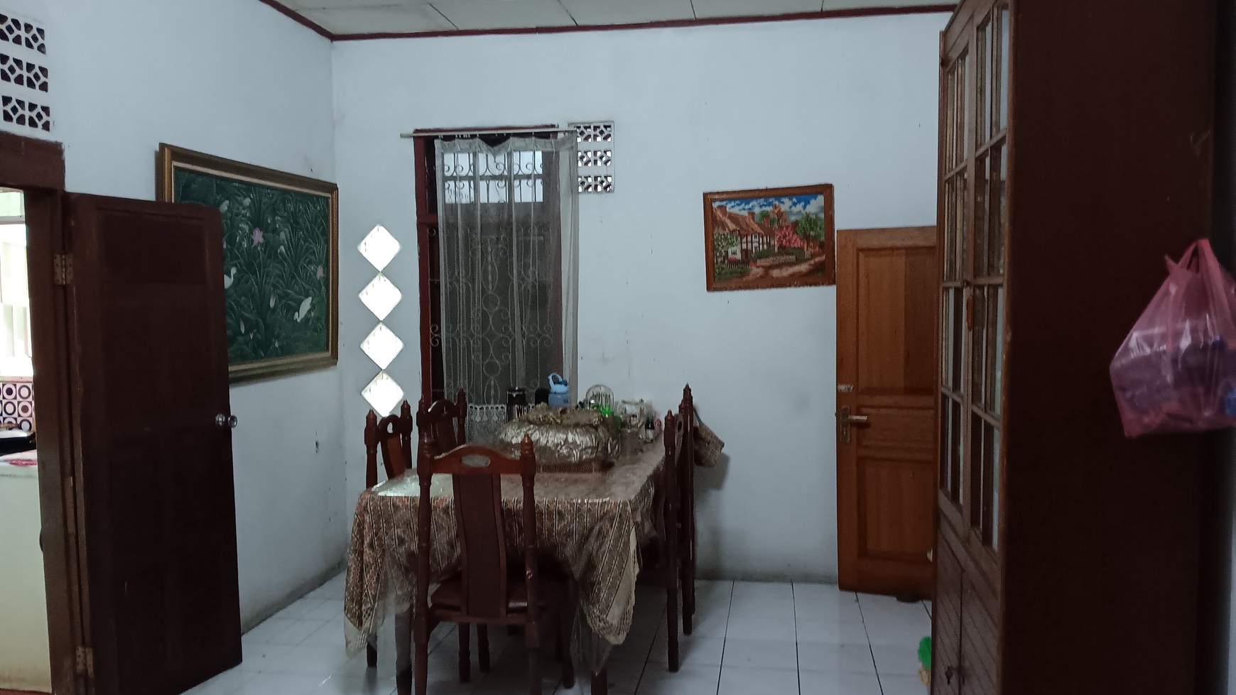 Rumah Tinggal + Kamar kos + Toko di Kebon Jeruk, Jakarta Barat