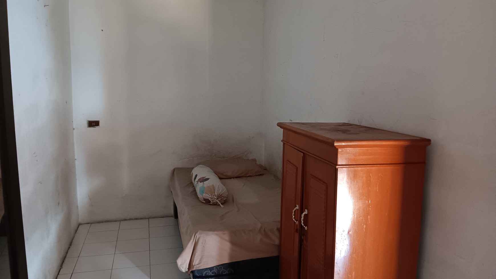 Rumah Tinggal + Kamar kos + Toko di Kebon Jeruk, Jakarta Barat