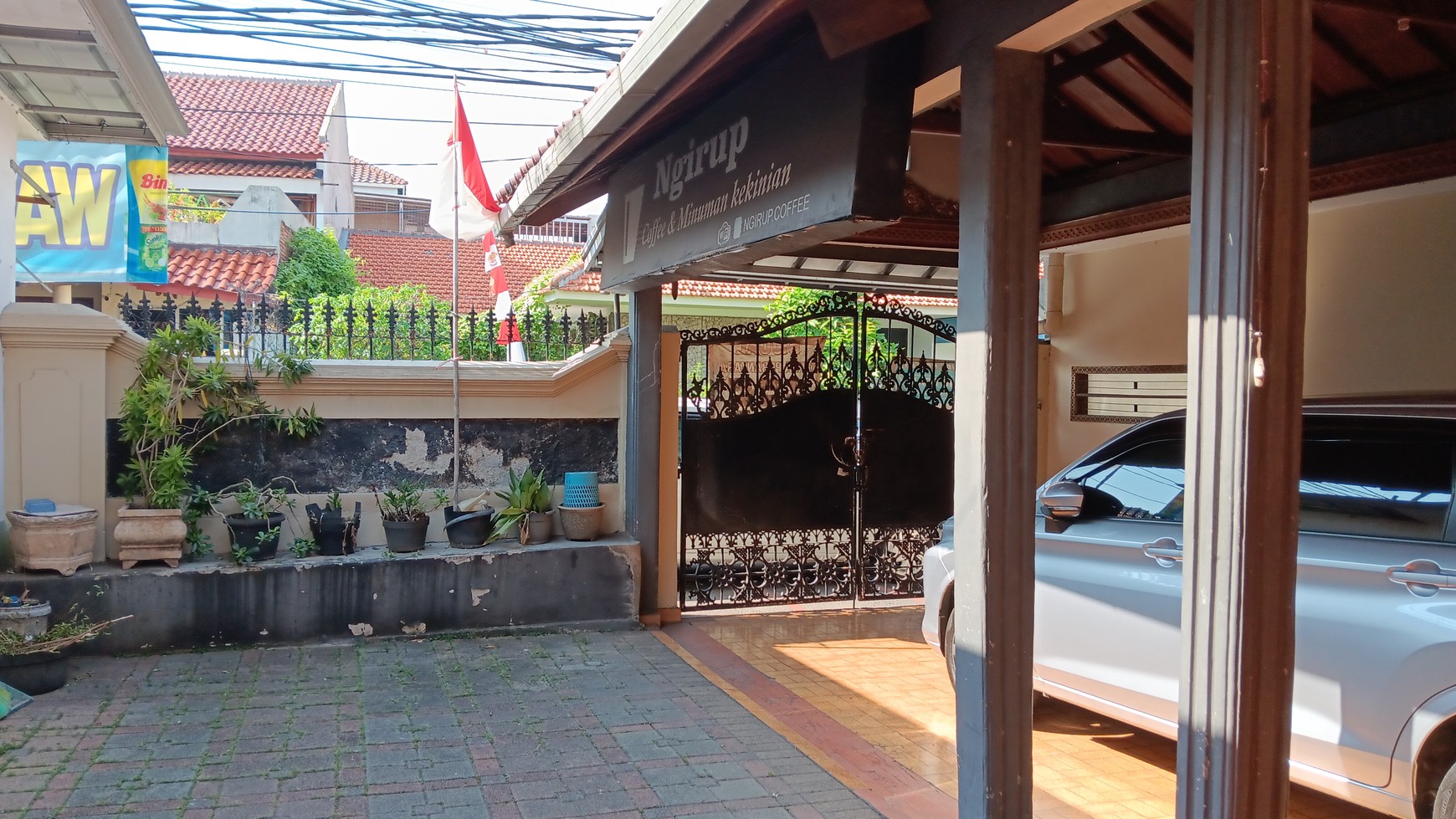 Rumah Tinggal + Kamar kos + Toko di Kebon Jeruk, Jakarta Barat