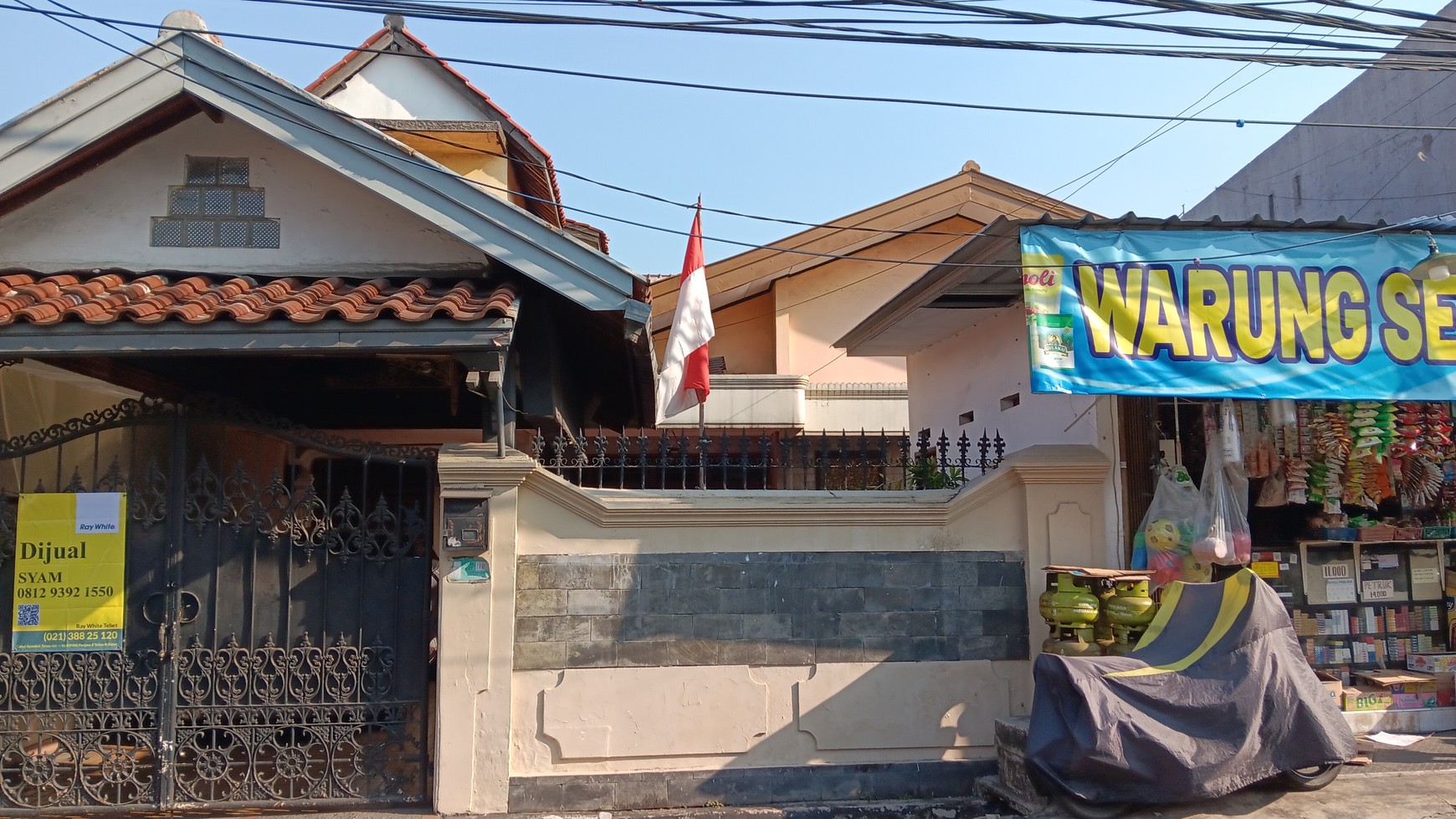 Rumah Tinggal + Kamar kos + Toko di Kebon Jeruk