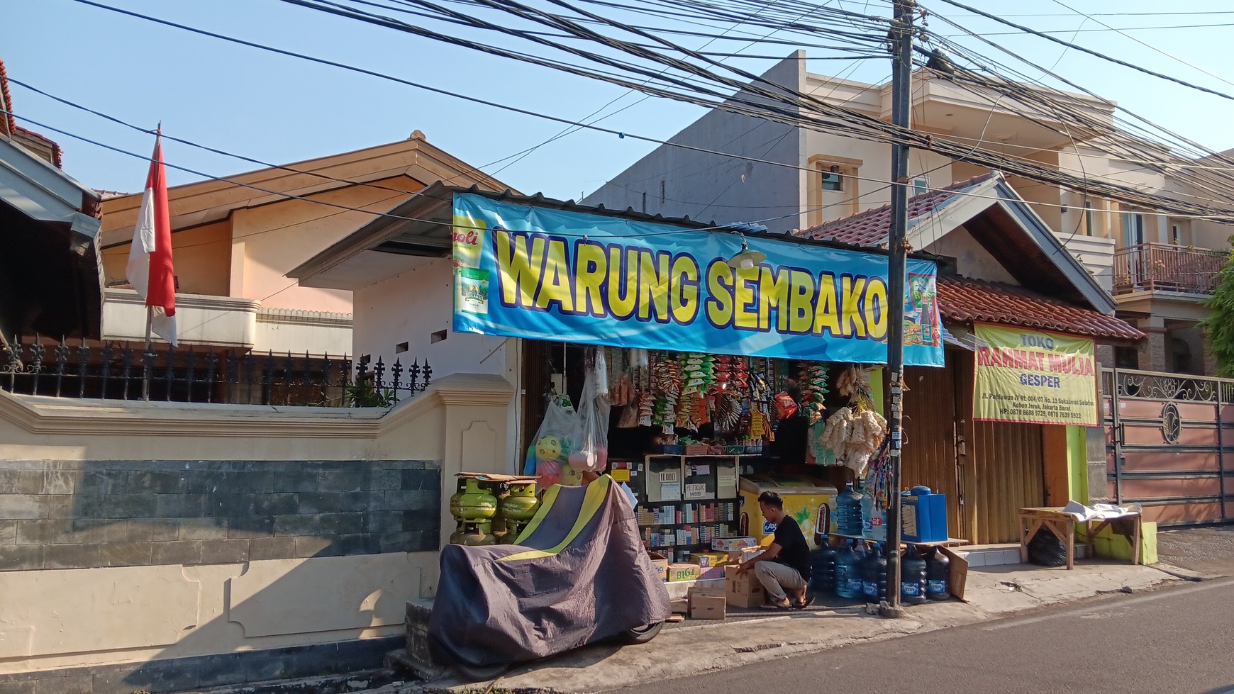 Rumah Tinggal + Kamar kos + Toko di Kebon Jeruk, Jakarta Barat