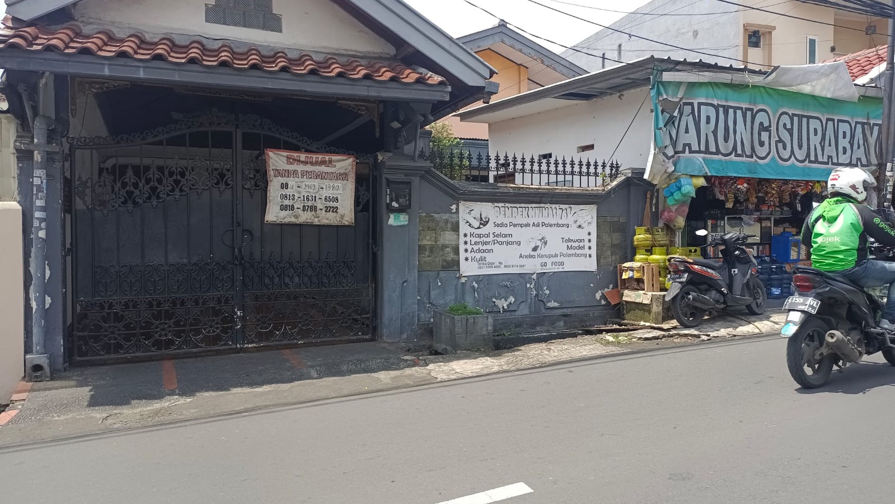 Rumah Tinggal + Kamar kos + Toko di Kebon Jeruk, Jakarta Barat