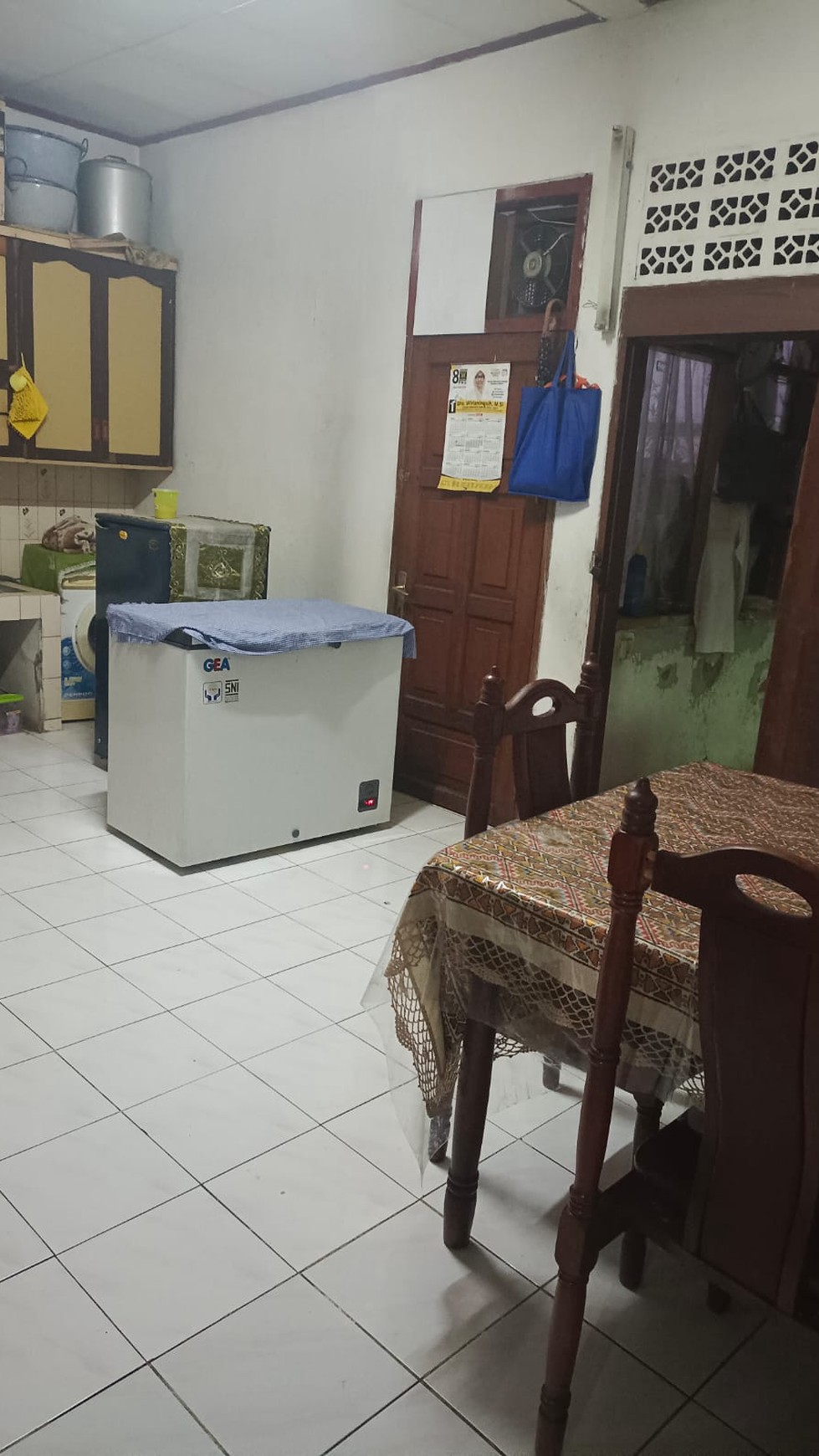 Rumah Tinggal + Kamar kos + Toko di Kebon Jeruk, Jakarta Barat