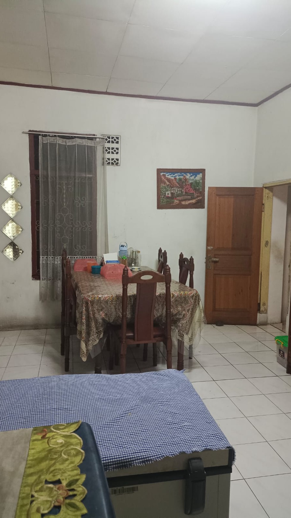 Rumah Tinggal + Kamar kos + Toko di Kebon Jeruk