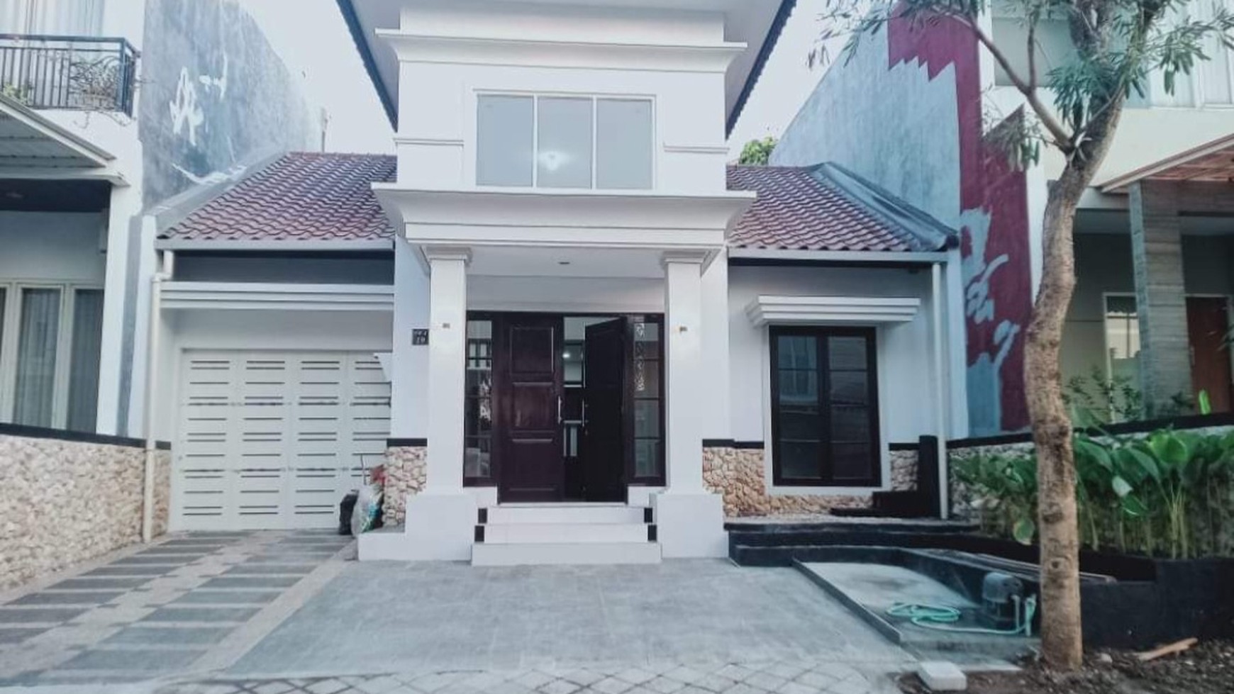 MURAH LUAS Rumah Fullerton Place CITRALAND Surabaya BONUS SEMI Furniture + Garasi.Carport 3 MOBIL 