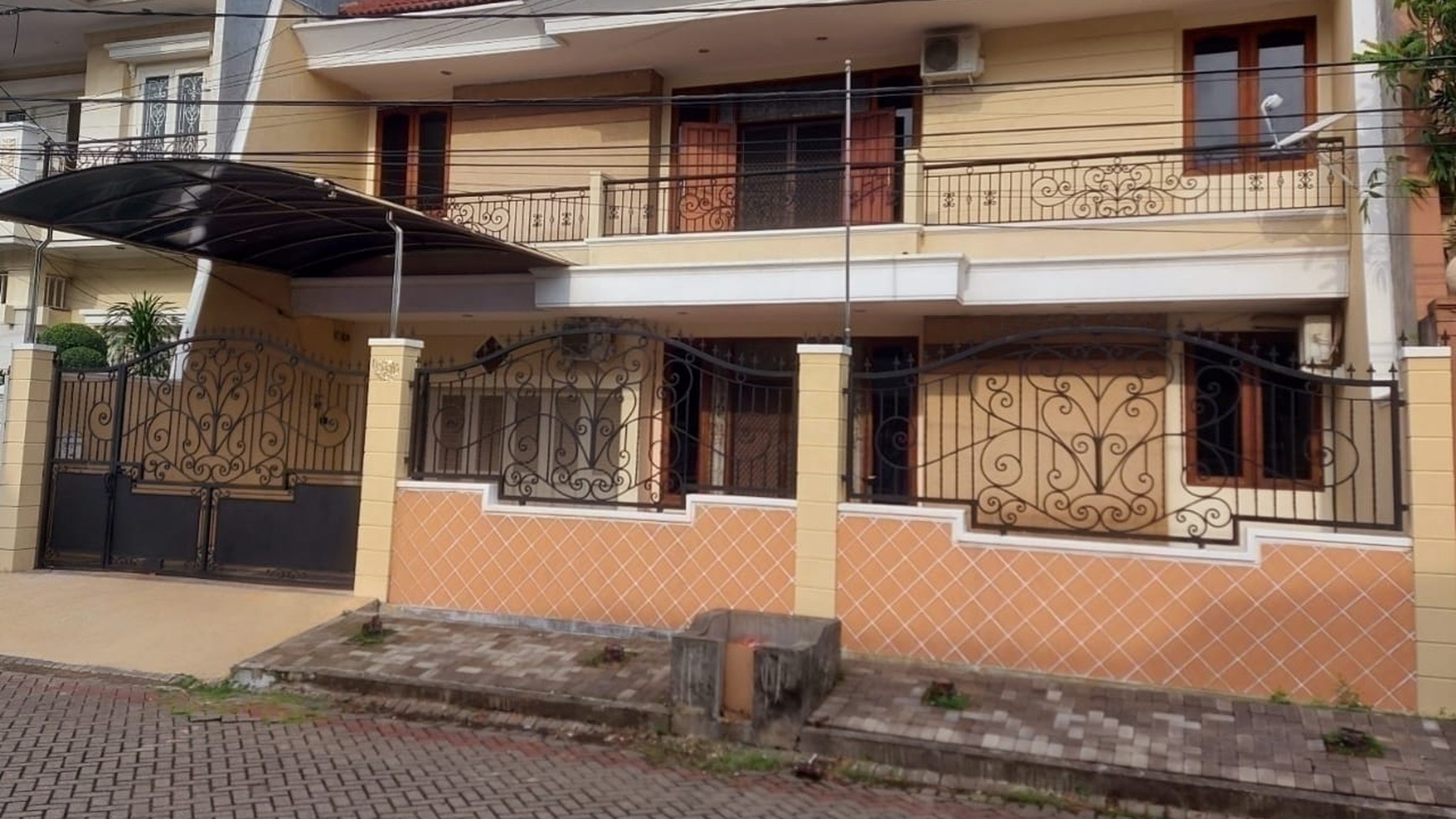 Dijual Rumah Araya 1 Galaxy Bumi Permai Surabaya Timur BONUS SEMI FURNISHED