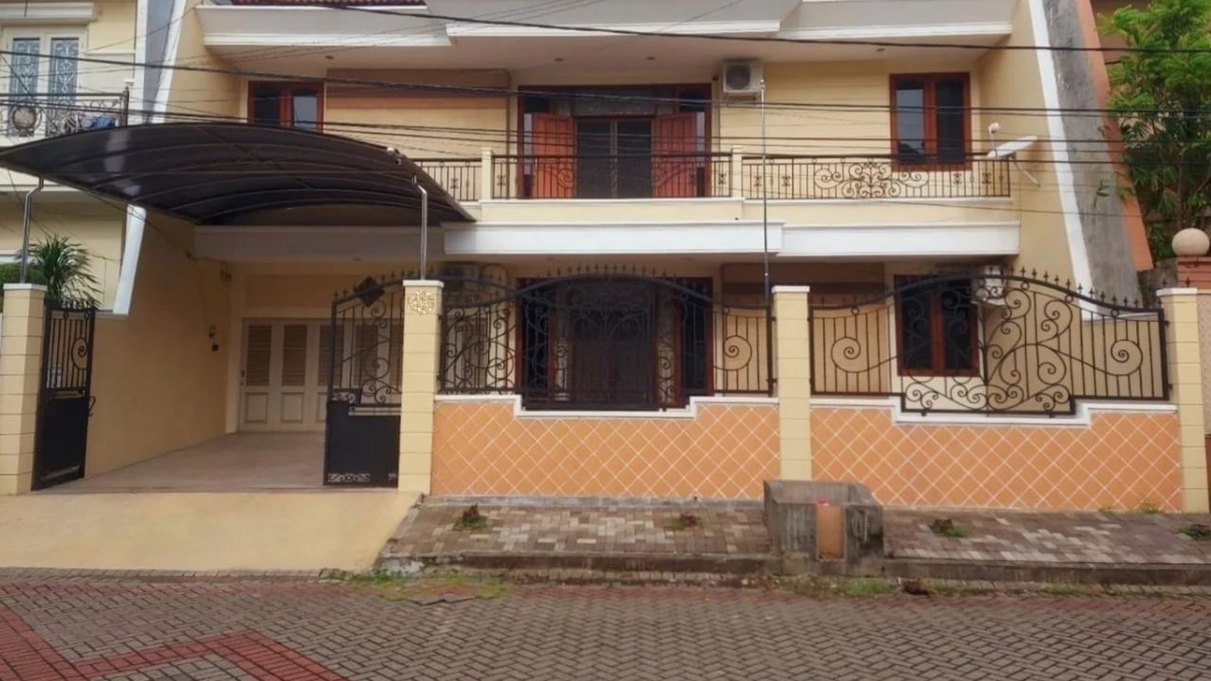 Dijual Rumah Araya 1 Galaxy Bumi Permai Surabaya Timur BONUS SEMI FURNISHED