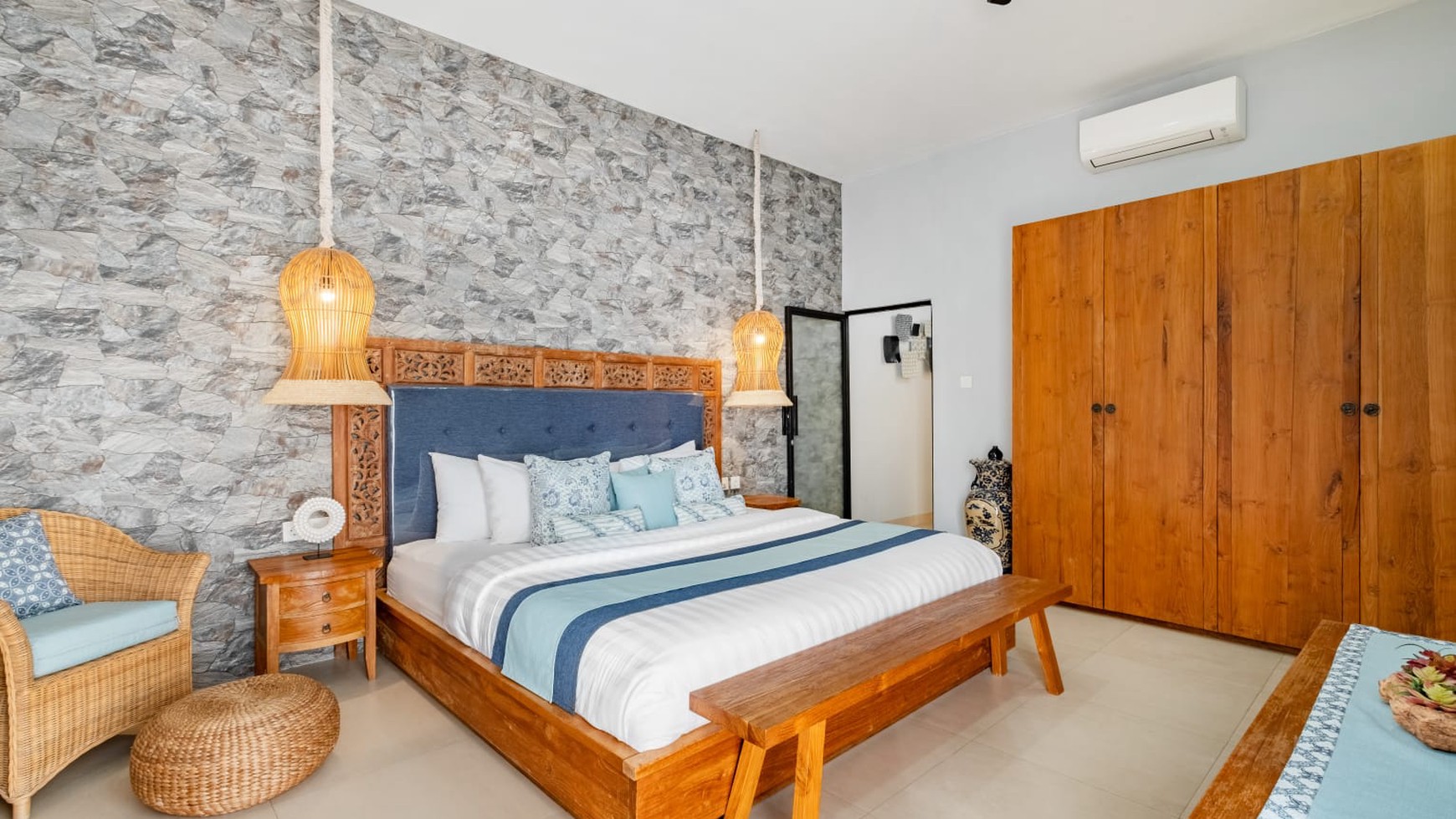 Villa 3 Bedrooms Freehold in Heart Canggu Bali