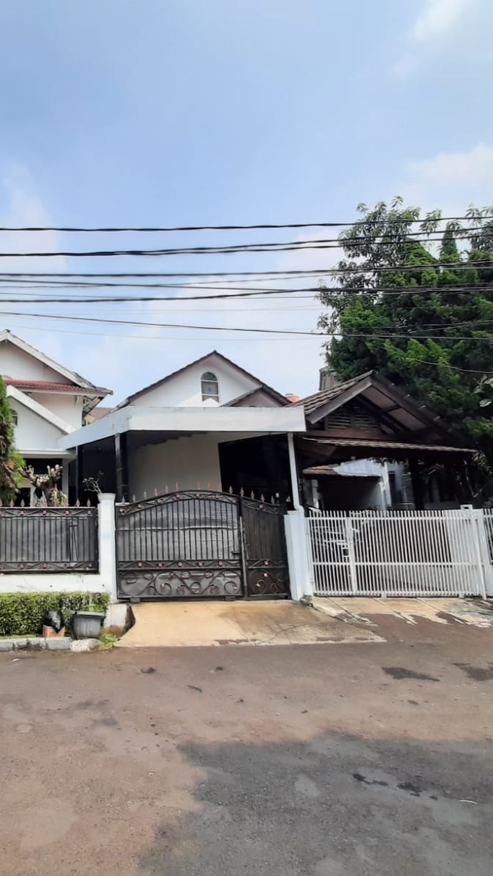 Rumah rapi, bebas banjir siap huni di Bintaro