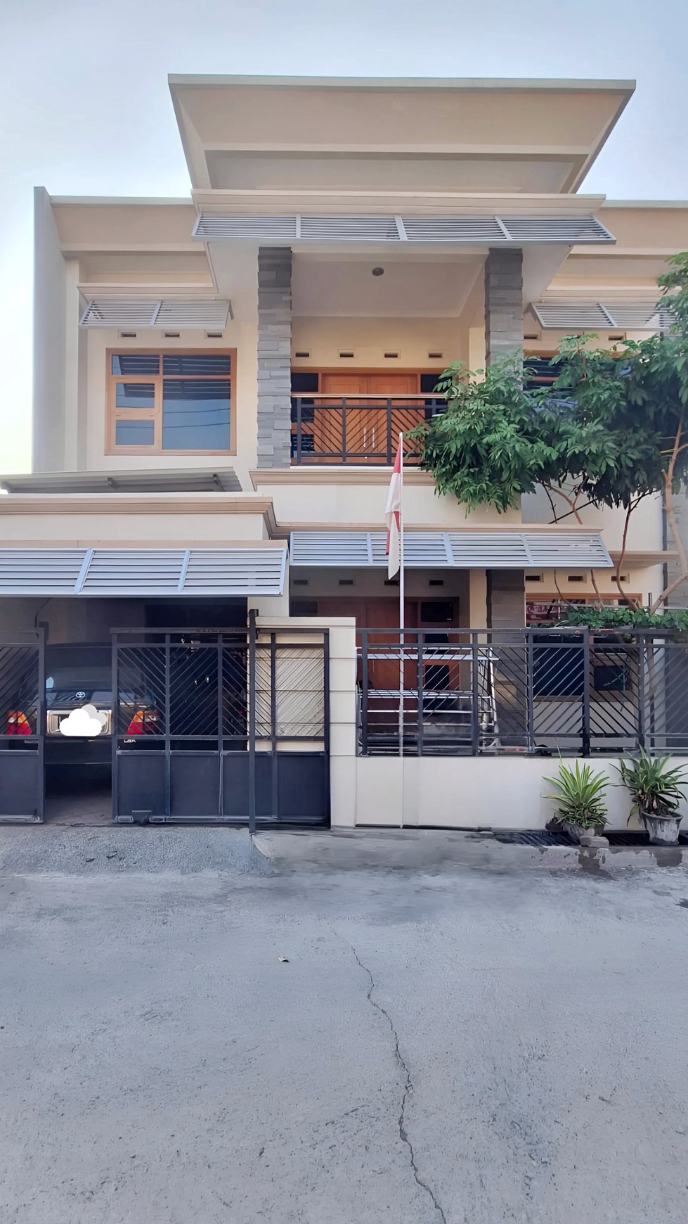 Dijual Cepat! Rumah 2 Lantai SHM di Perumahan Griya Kencana, Hadap Barat