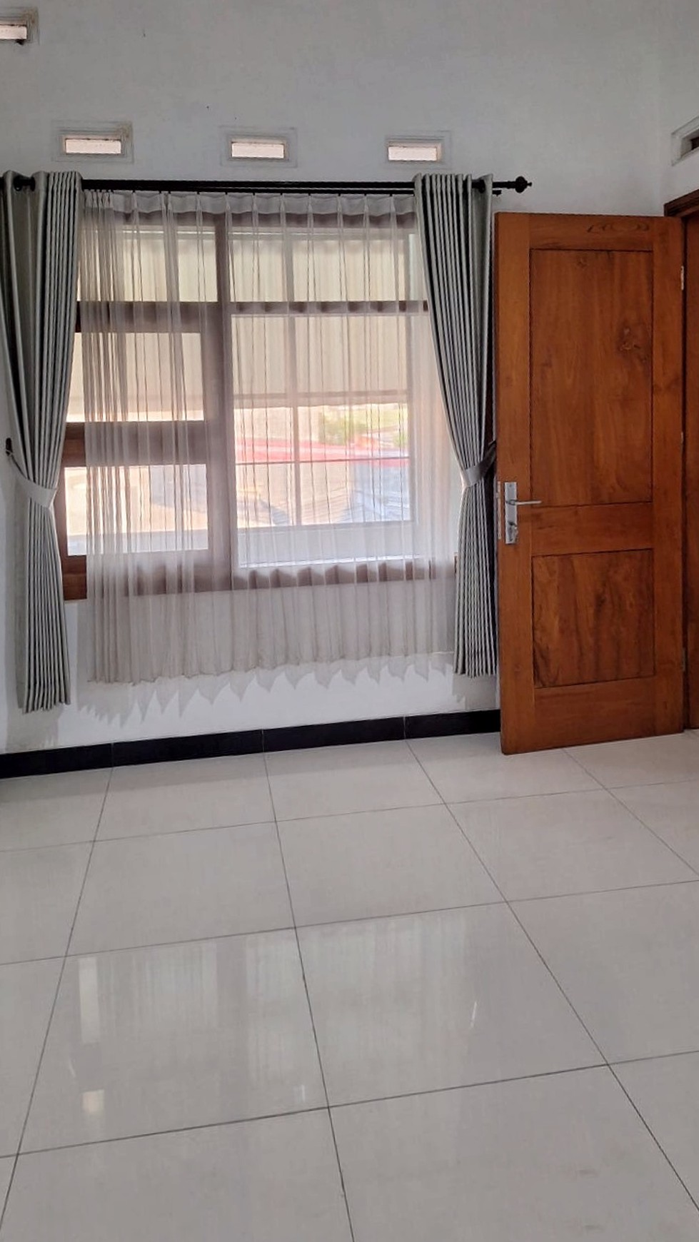 Dijual Cepat! Rumah 2 Lantai SHM di Perumahan Griya Kencana, Hadap Barat