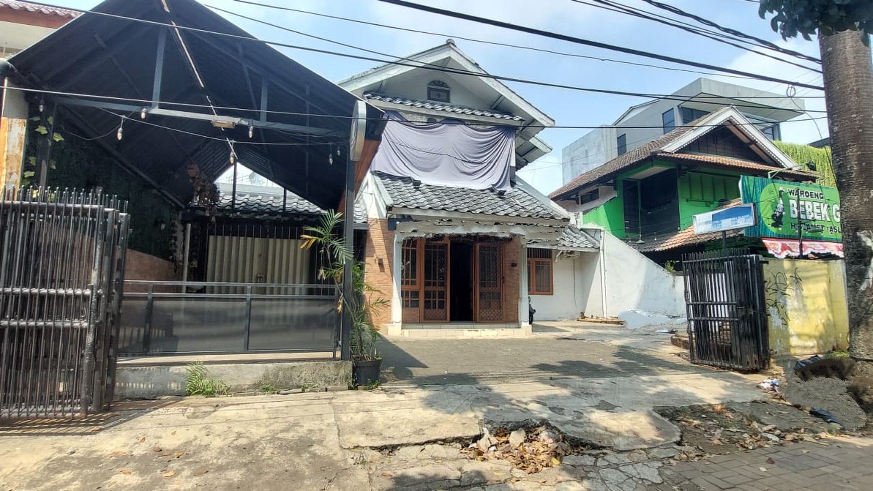 Rumah Pinggir Jalan di Bintaro Utama 3A - Cocok untuk Resto atau Kantor