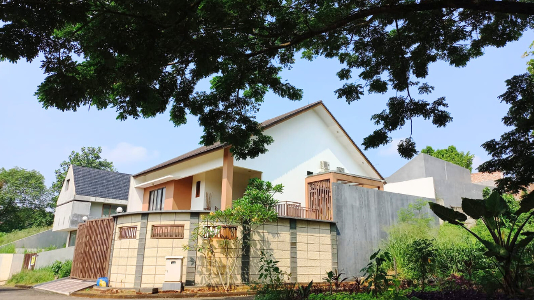  Rumah asri dipinggir Jakarta dengan lingkungan nyaman di Villa Cinere, Tangerang Selatan