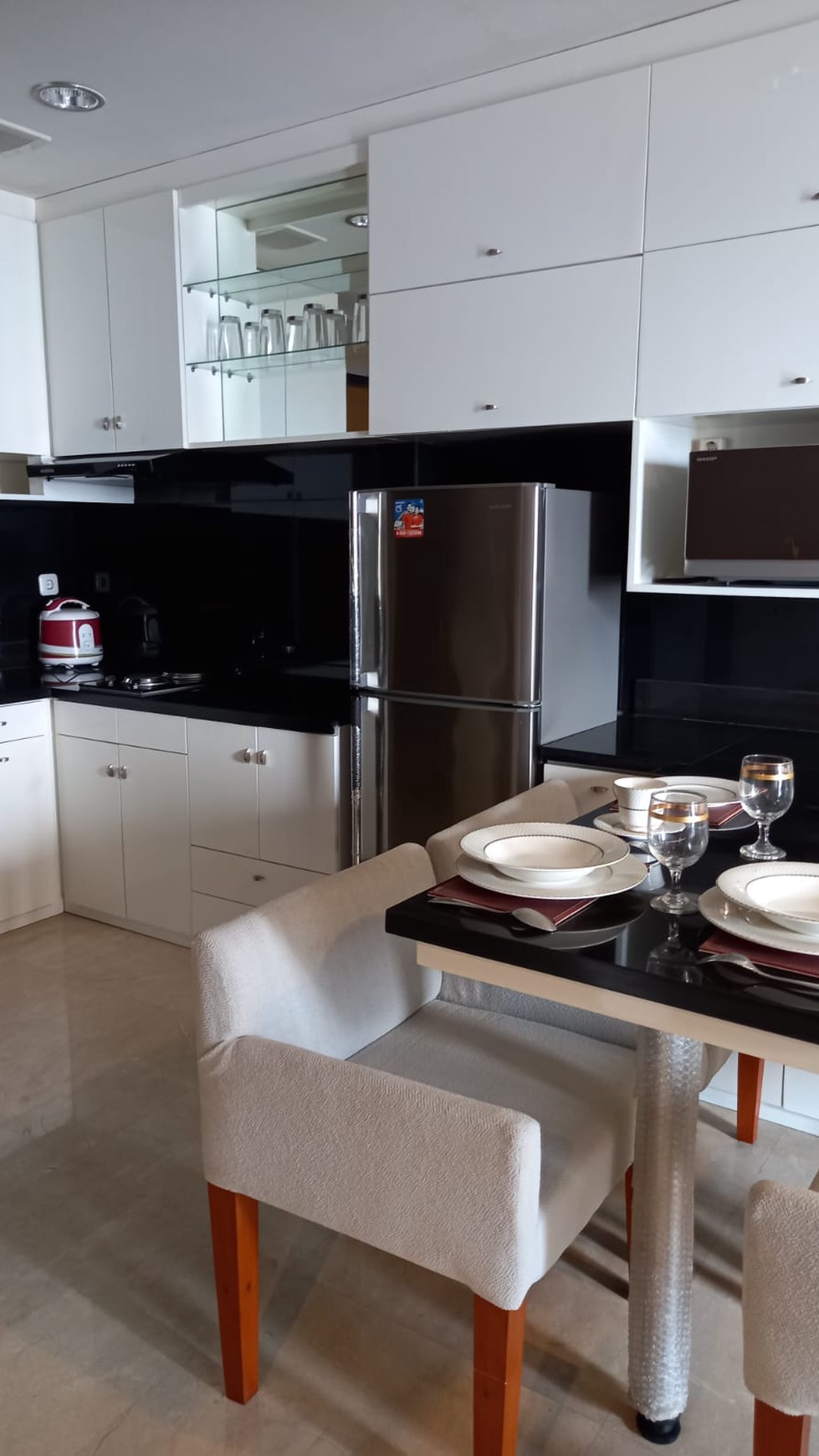 Apartemen 2 BR Full Furnished di Aston Bellevue, Lokasi Strategis & Fasilitas Lengkap