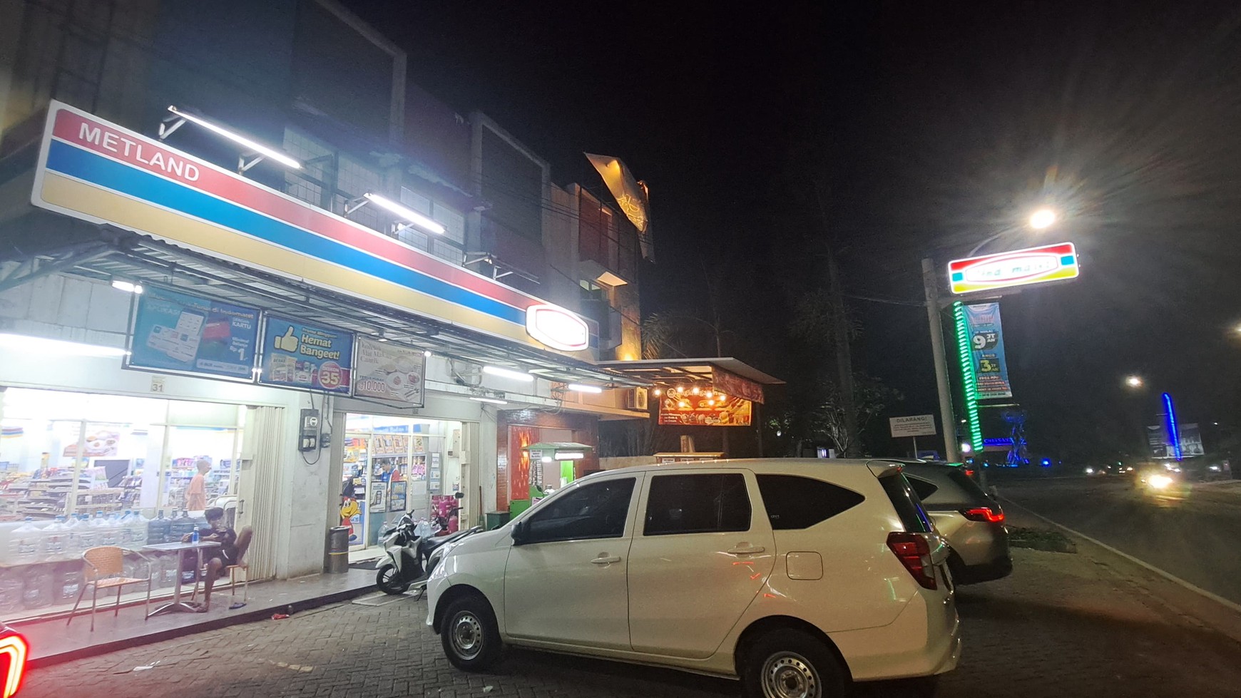 Ruko Gandeng di Boulevard Raya Metland Transyogi