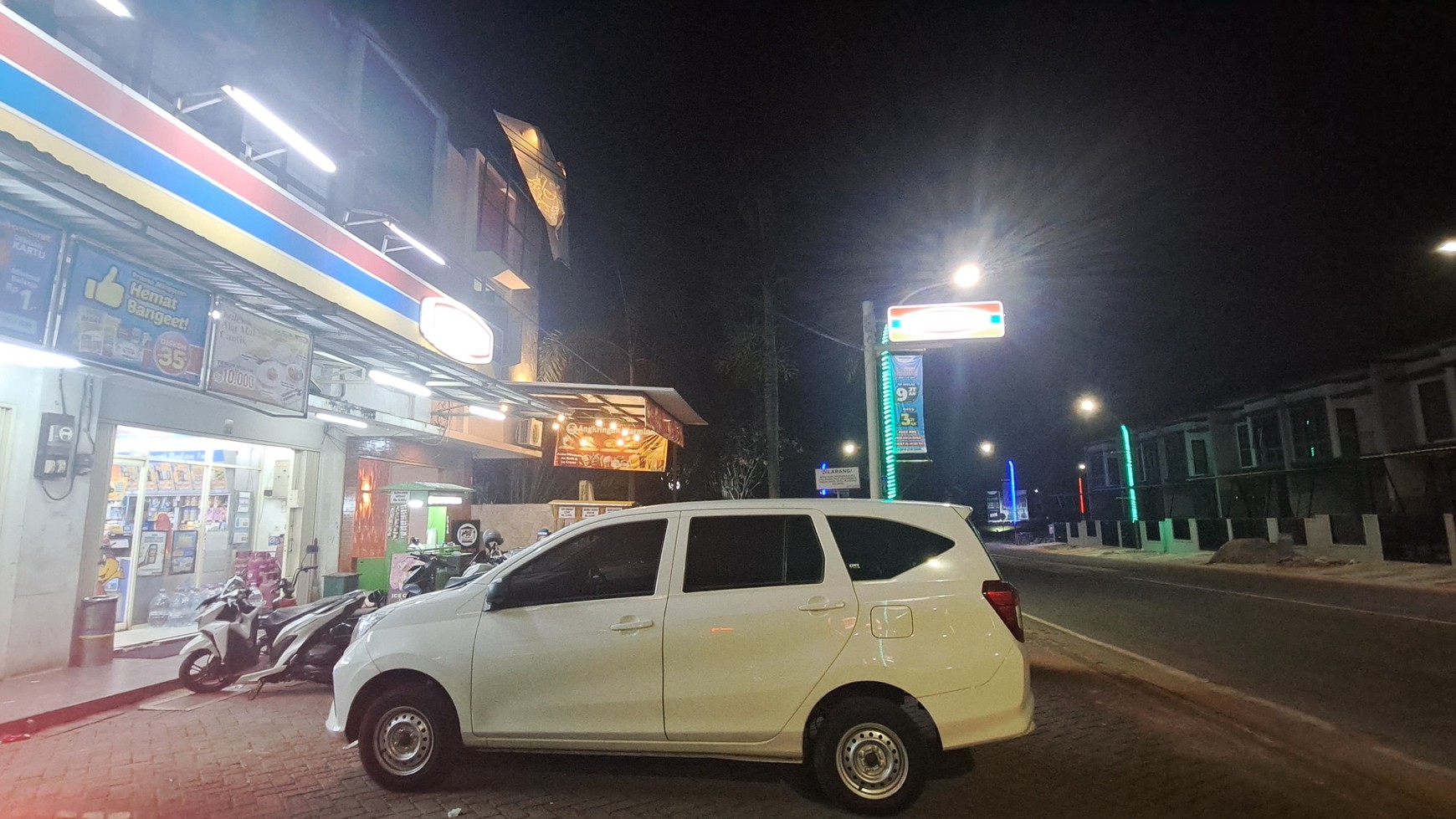 Ruko Gandeng di Boulevard Raya Metland Transyogi