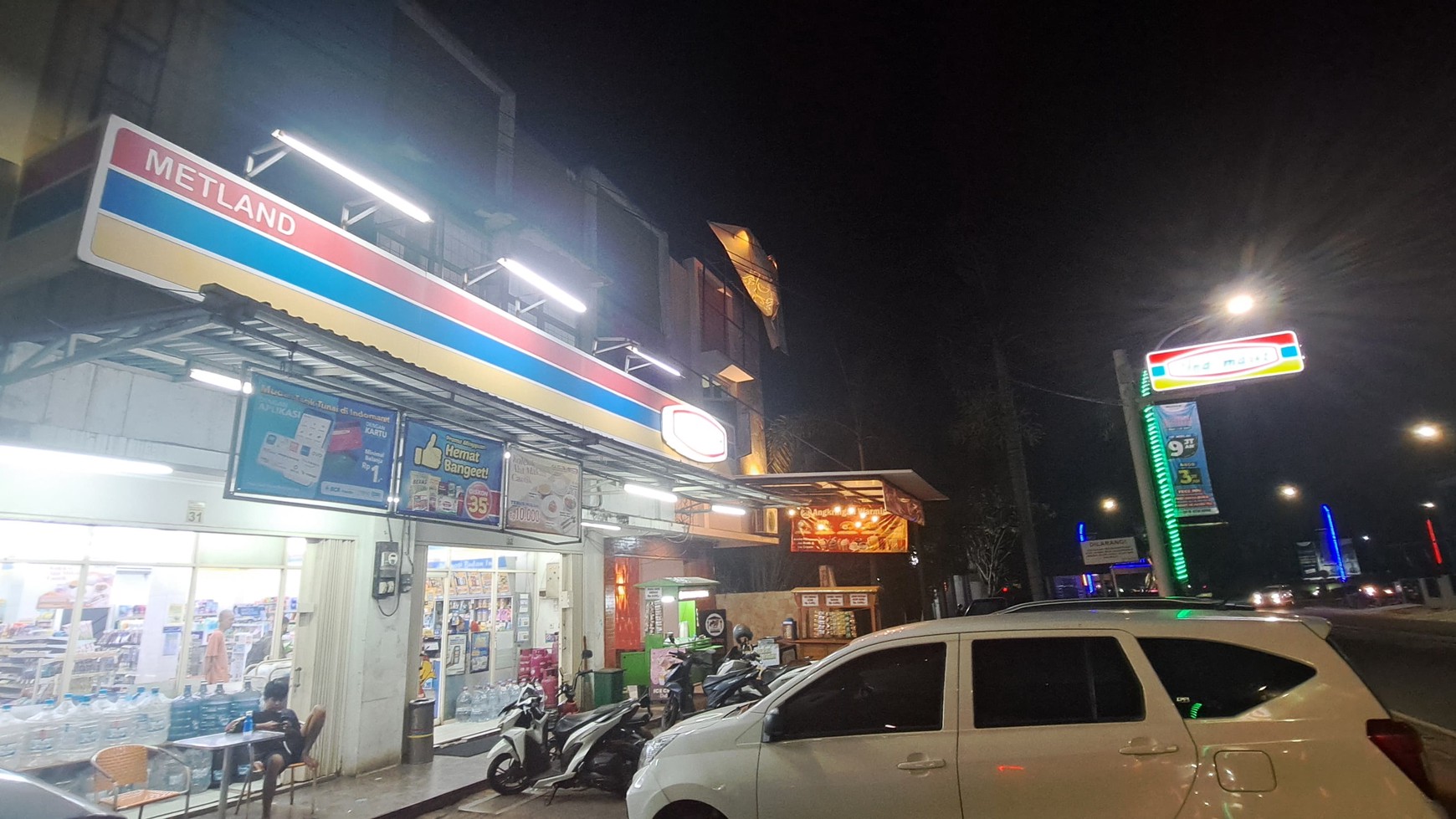 Ruko Gandeng di Boulevard Raya Metland Transyogi