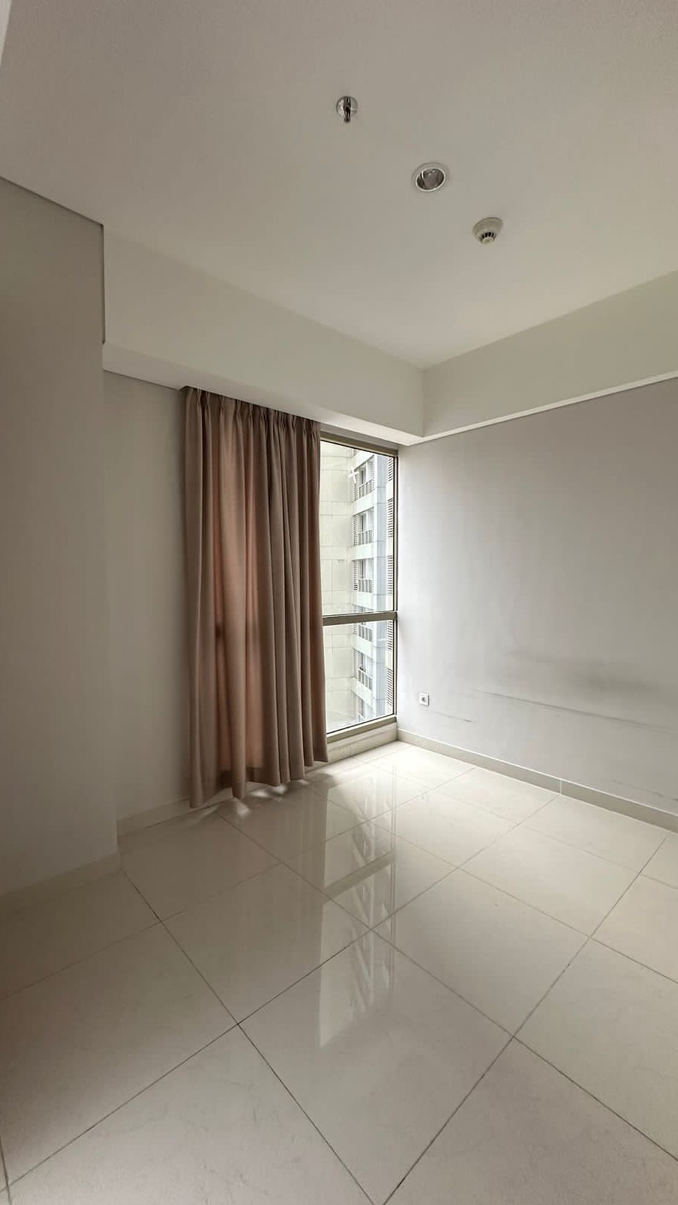 Dijual Taman Anggrek Residence 2BR, Tower Calypso , Semi Furnished