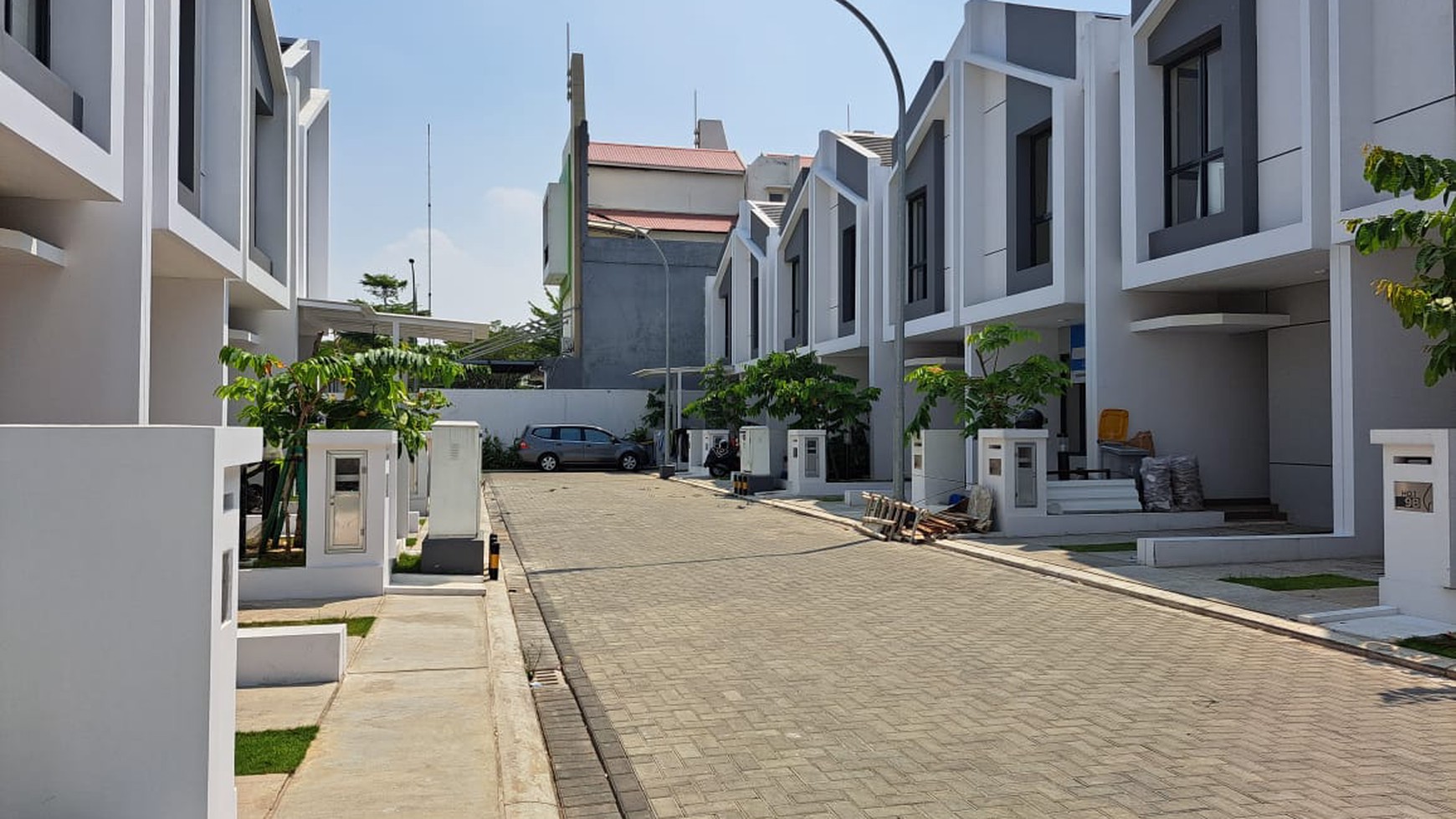 Rumah 2 lantai dengan konsep Apartemen di Kota Harapan Indah, Bekasi