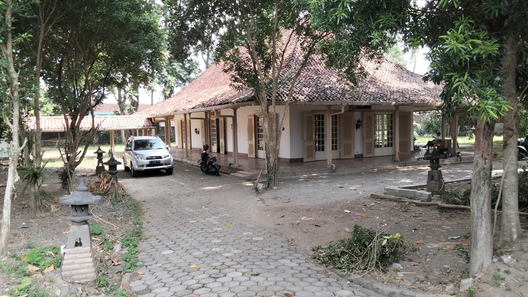 Tanah Luas di Pogung Baru jl kaliurang km 5 dekat kampus UGM Yogyakarta