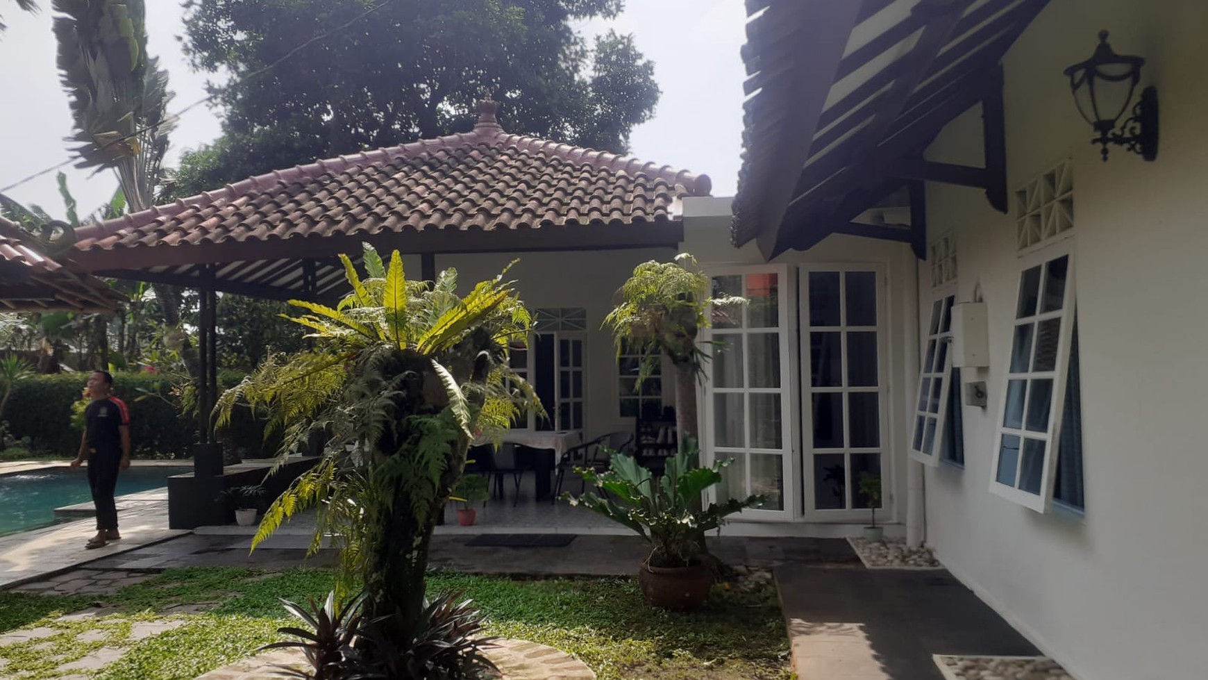 RUMAH MEWAH FULL FURNISHED DI BOGOR DENGAN KOLAM RENANG DAN RUMAH POHON