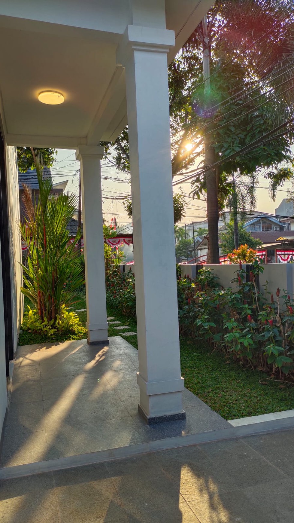 Rumah Mewah Baru dengan Desain Elegan dan Hunian Asri @Bintaro