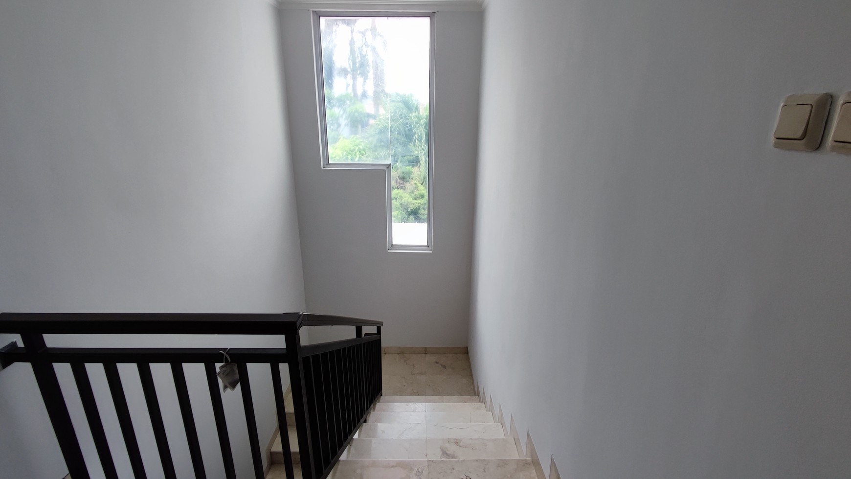 Fast Rent. Rumah Bagus Regensi Melati Mas, Serpong