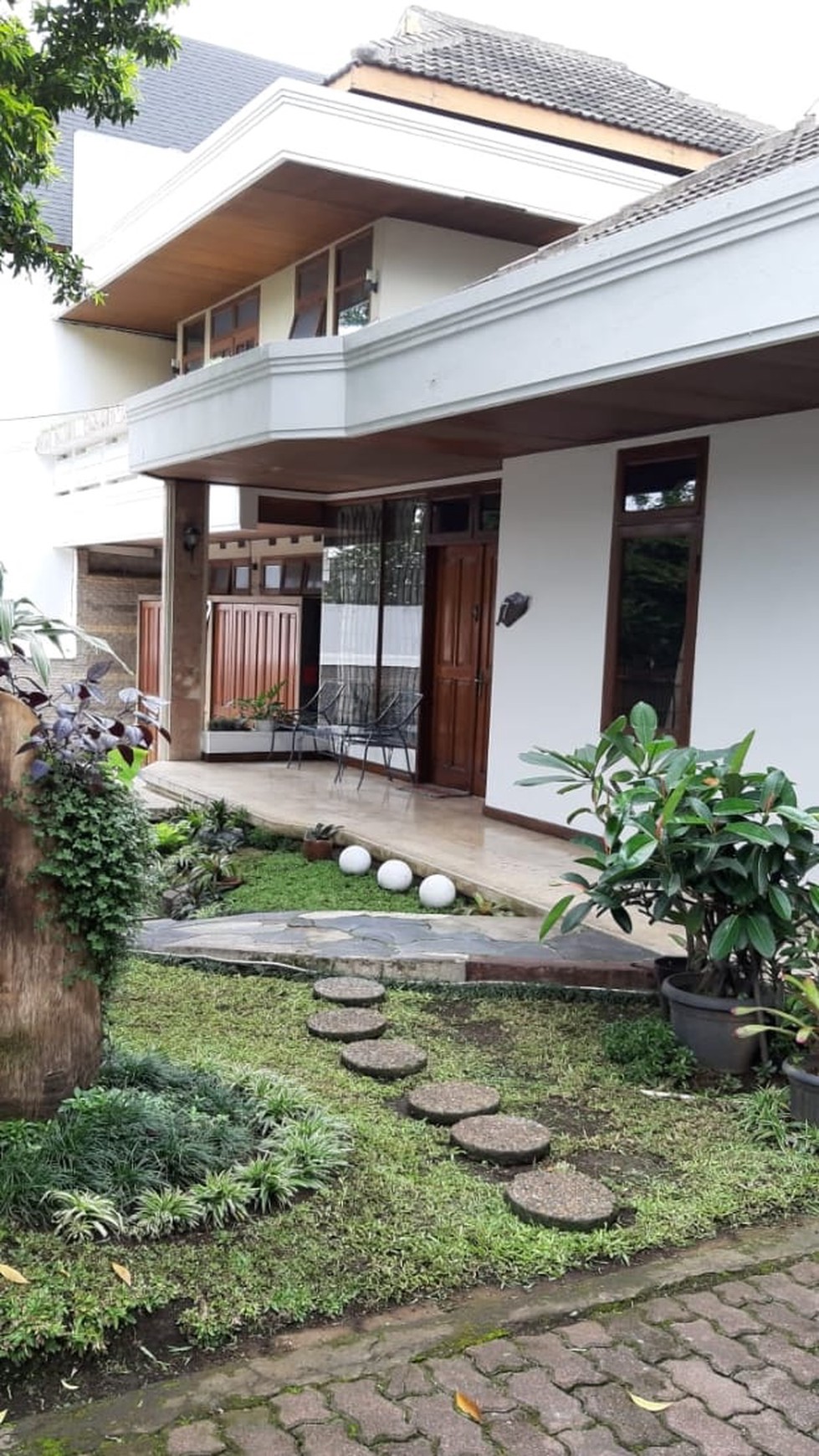 Rumah Nyaman Mewah 1½ Lantai di Setra Sirna Sukasari Bandung