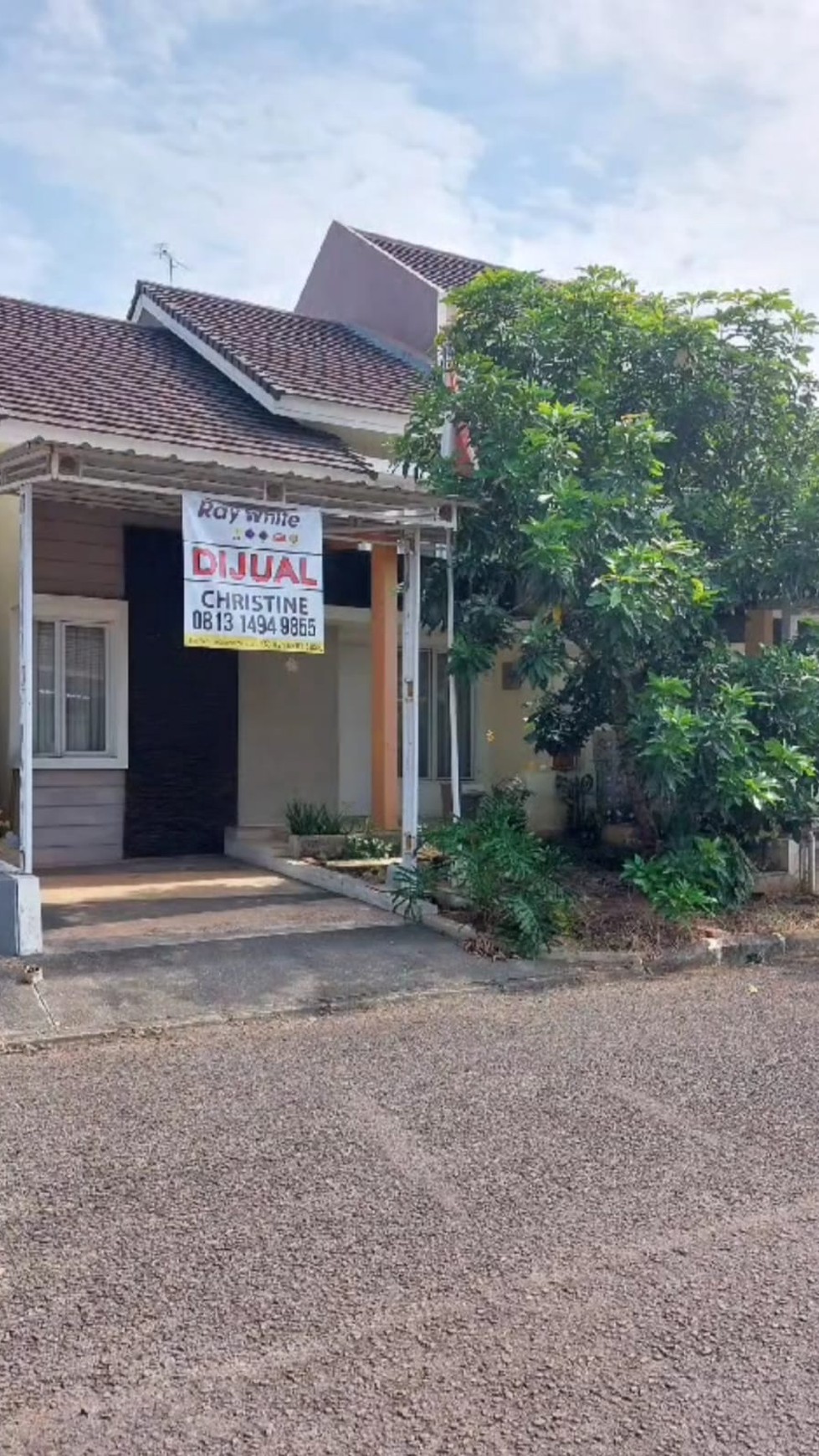 rumah asri , menghadap taman dalam cluster Grand Wisata