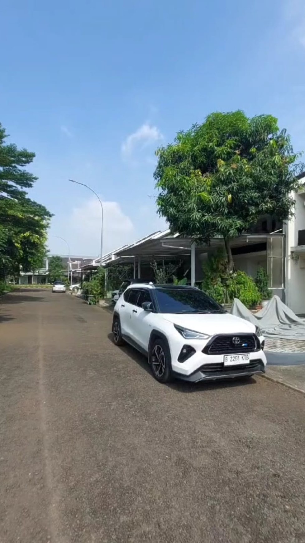 rumah asri , menghadap taman dalam cluster Grand Wisata