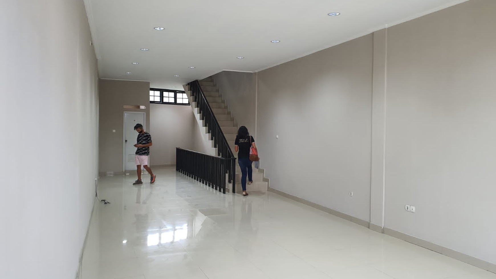 Ruko Strategis Baru Renovasi 3½ Lantai (ada 2 unit) di Mainroad Naripan Sayap Braga Asia Afrika Kec Sumur Bandung