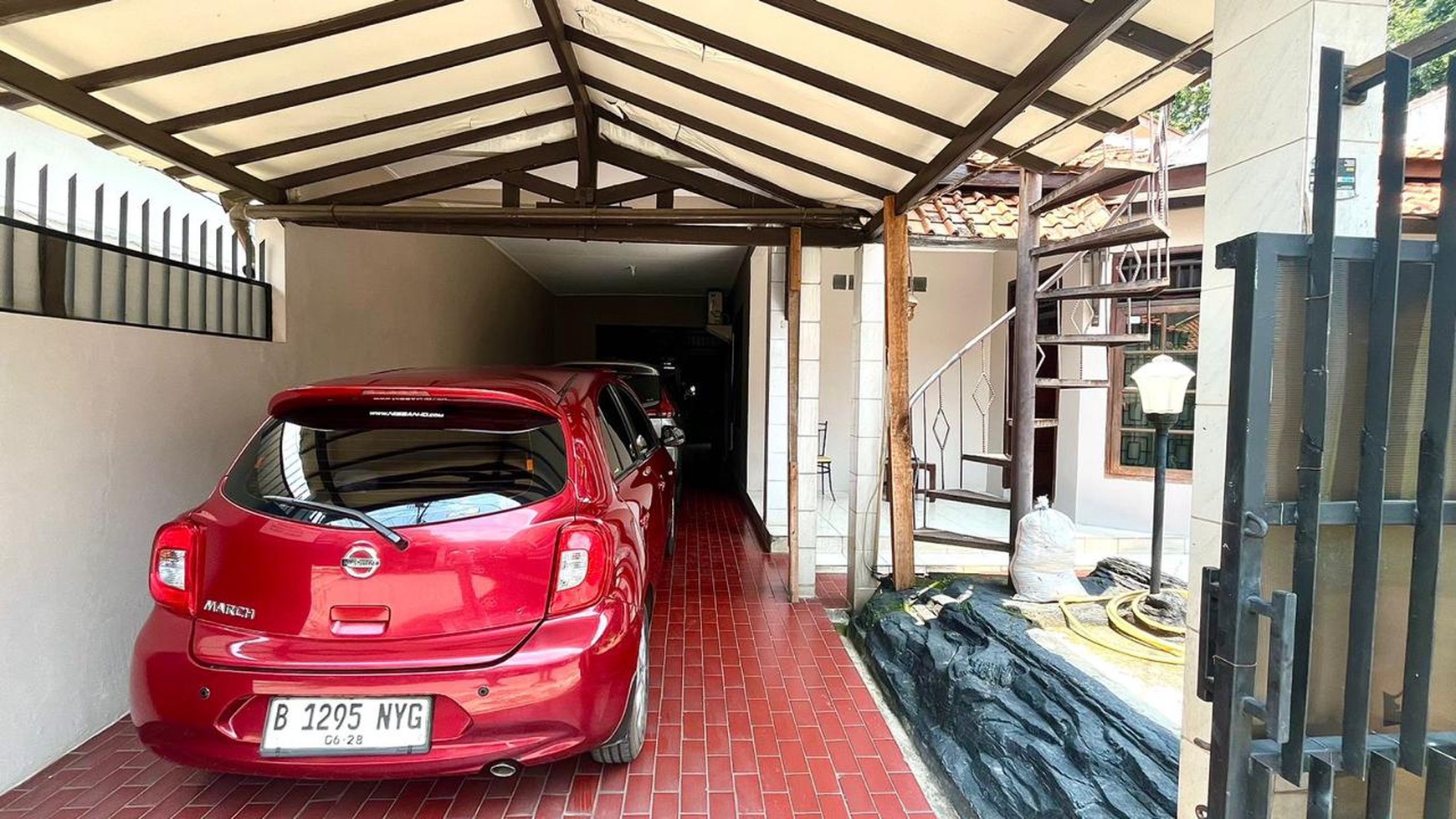 Rumah Hitung Tanah Area Cipete