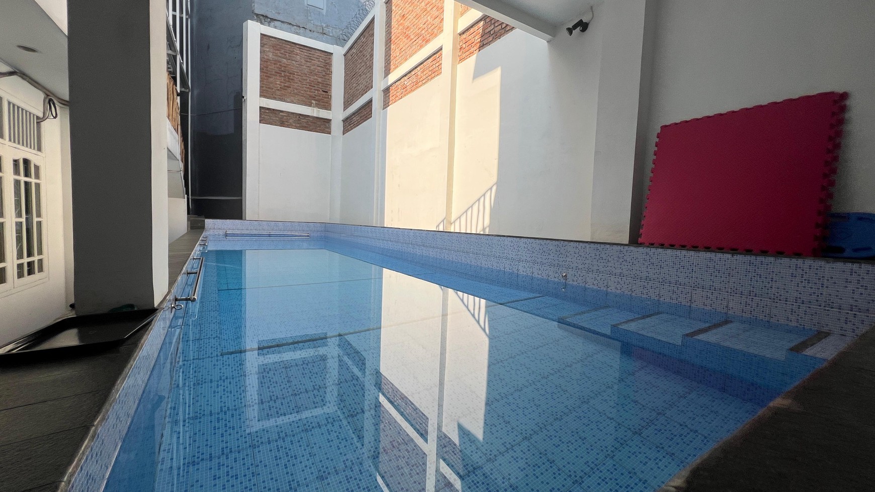 Dijual Rumah Kosan Baru furnish fasilitas kolam renang Tanjung Duren  selatan grogol 