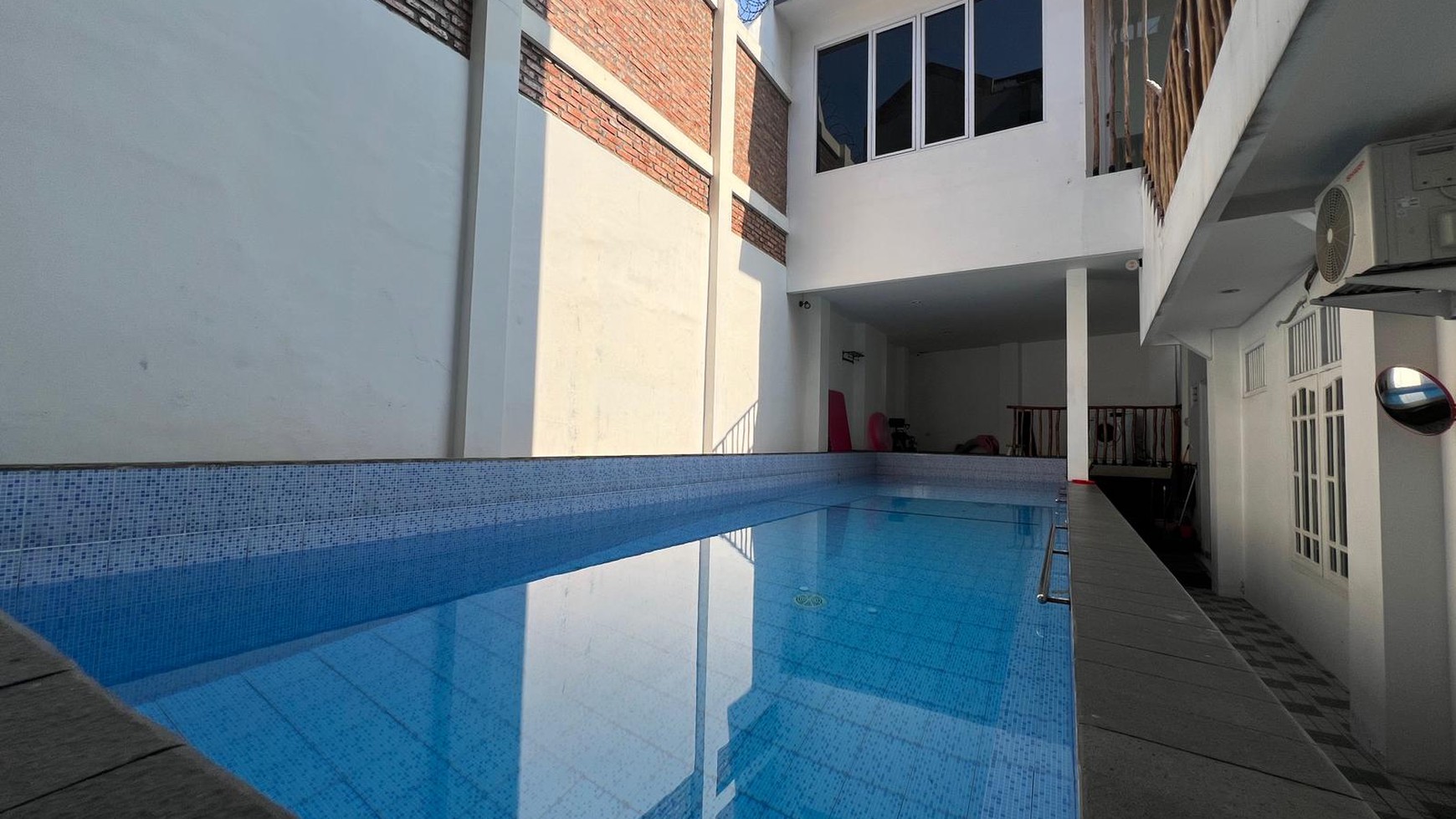 Dijual Rumah Kosan Baru furnish fasilitas kolam renang Tanjung Duren  selatan grogol 