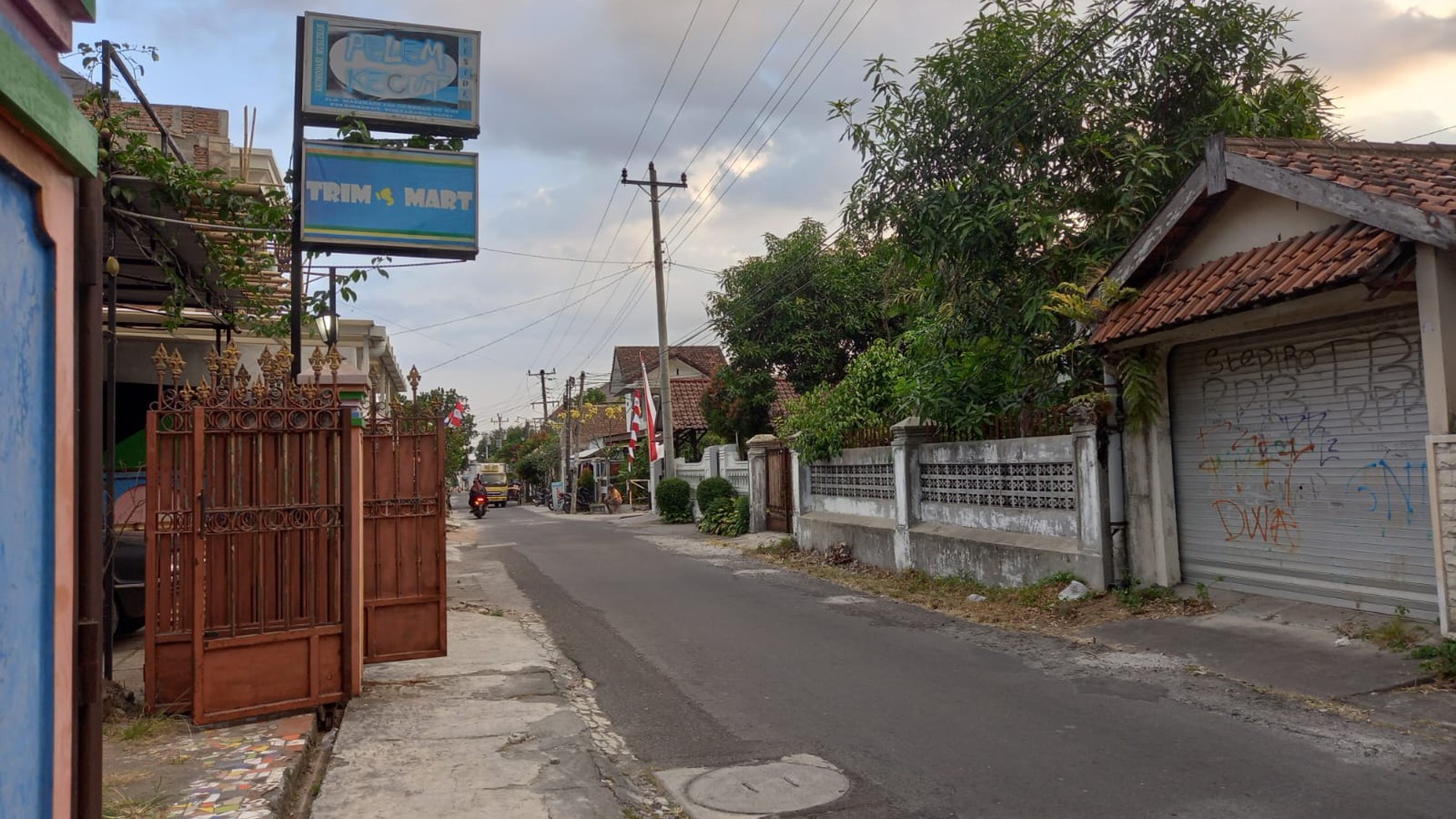 Tanah Seluas 215 Meter Persegi Lokasi Premium Dekat Kampus UNY & UGM 