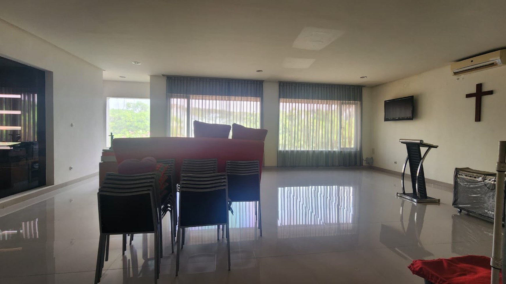 Rumah dijual cepat kompleks De Latinos bsd Tanggerang 