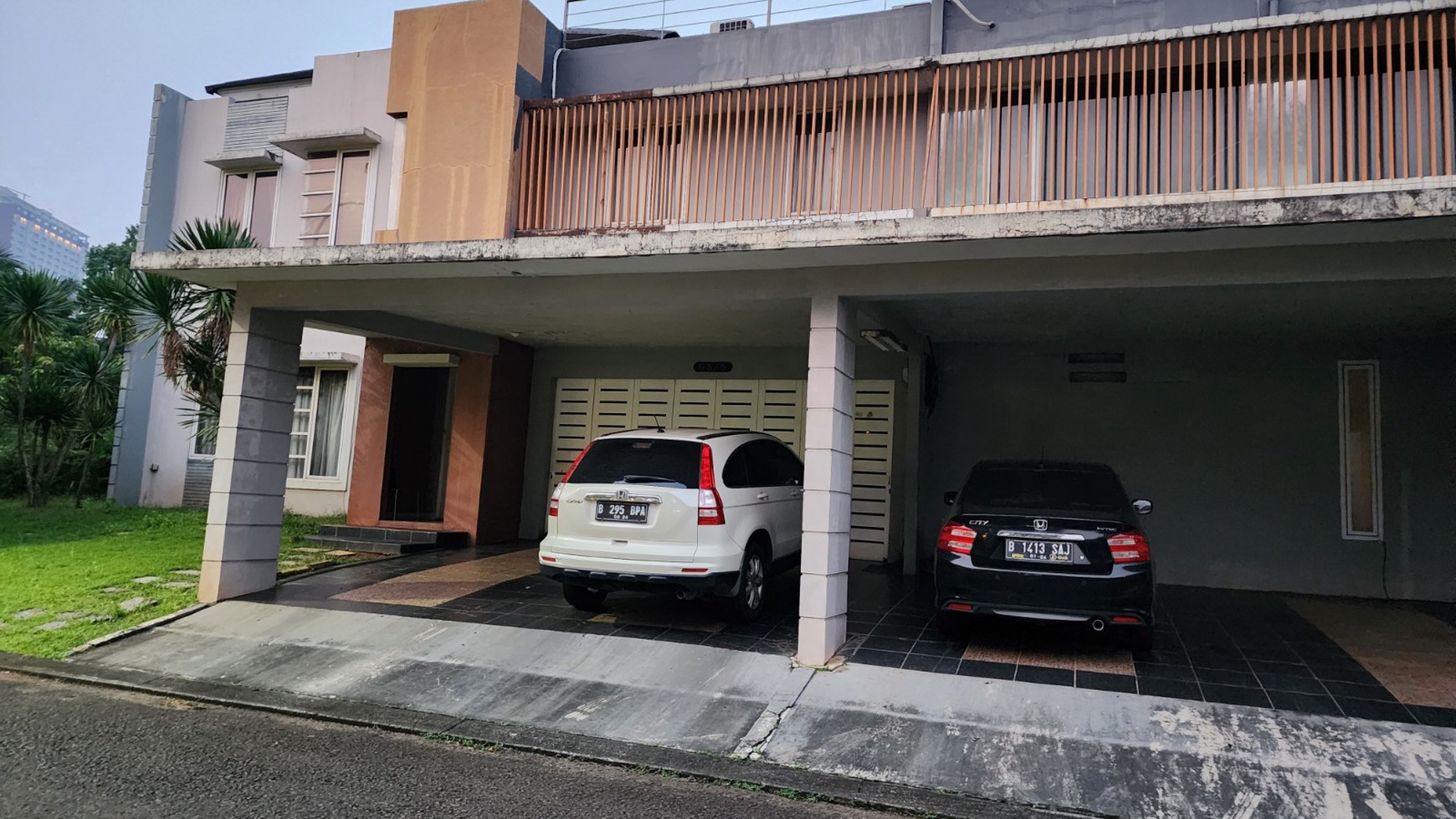 Rumah dijual cepat kompleks De Latinos bsd Tanggerang 