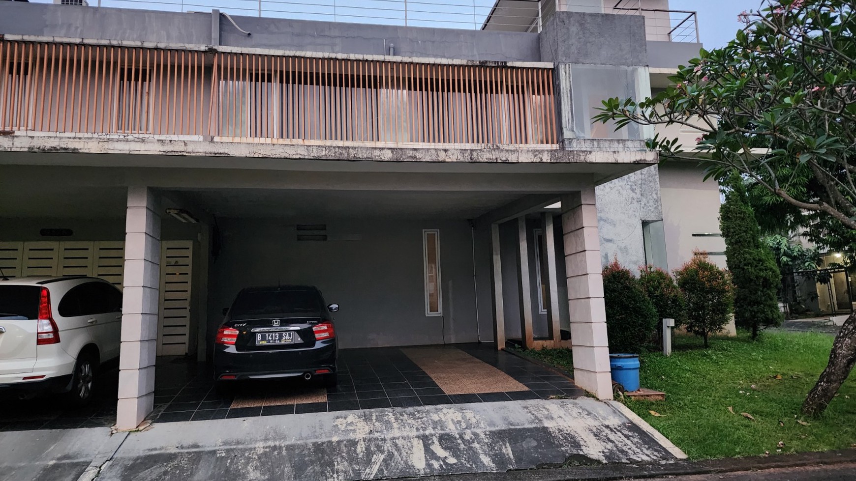 Rumah dijual cepat kompleks De Latinos bsd Tanggerang 