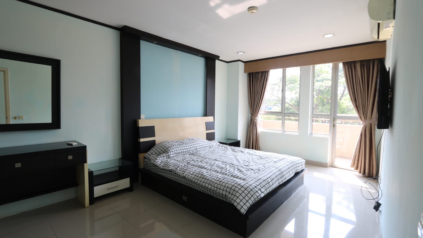 Disewakan Unit 3 BR 156 m2  Apartemen Paladian Park Kelapa Gading Siap Huni / Paladian Park Apartemen FOR RENT