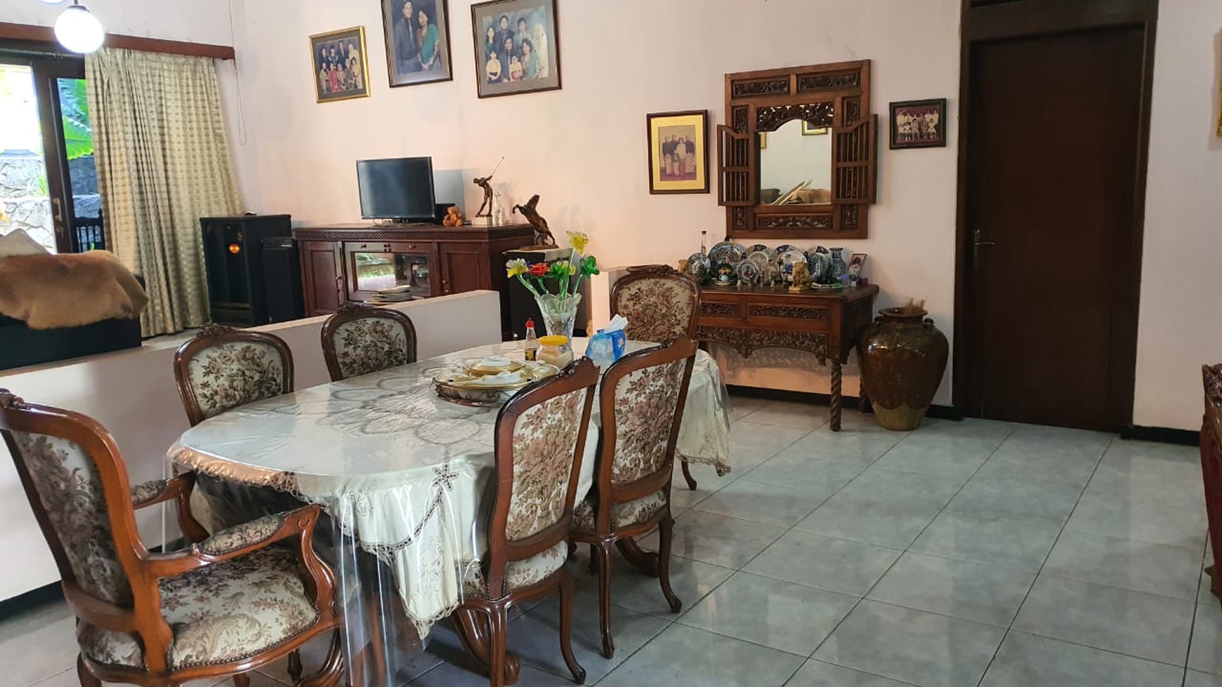 Rumah Asri Terawat Semi Furnished di Komplek Setramuni