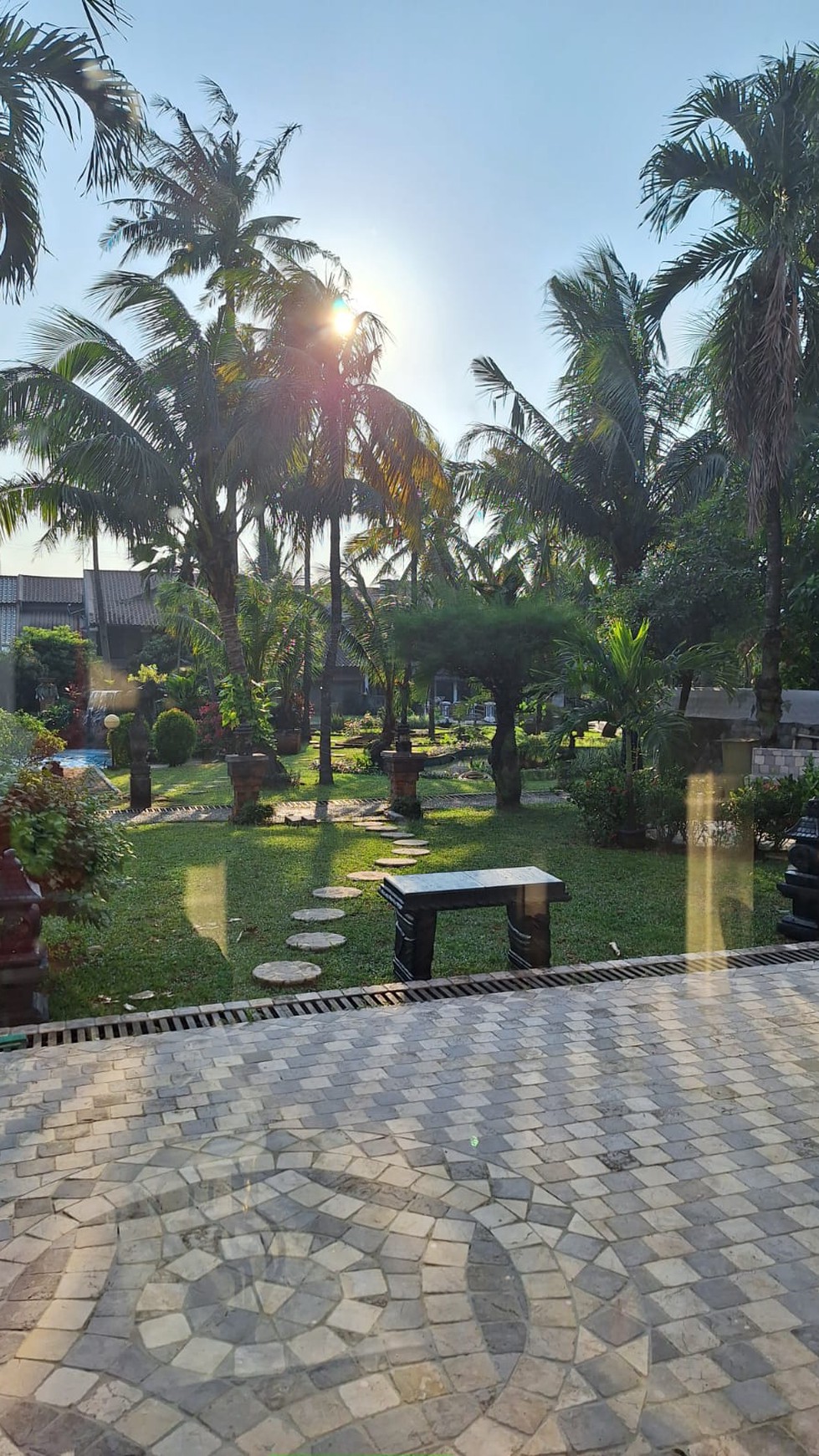 Rumah cantik 2 lantai a la resort Bali di graha cinere.