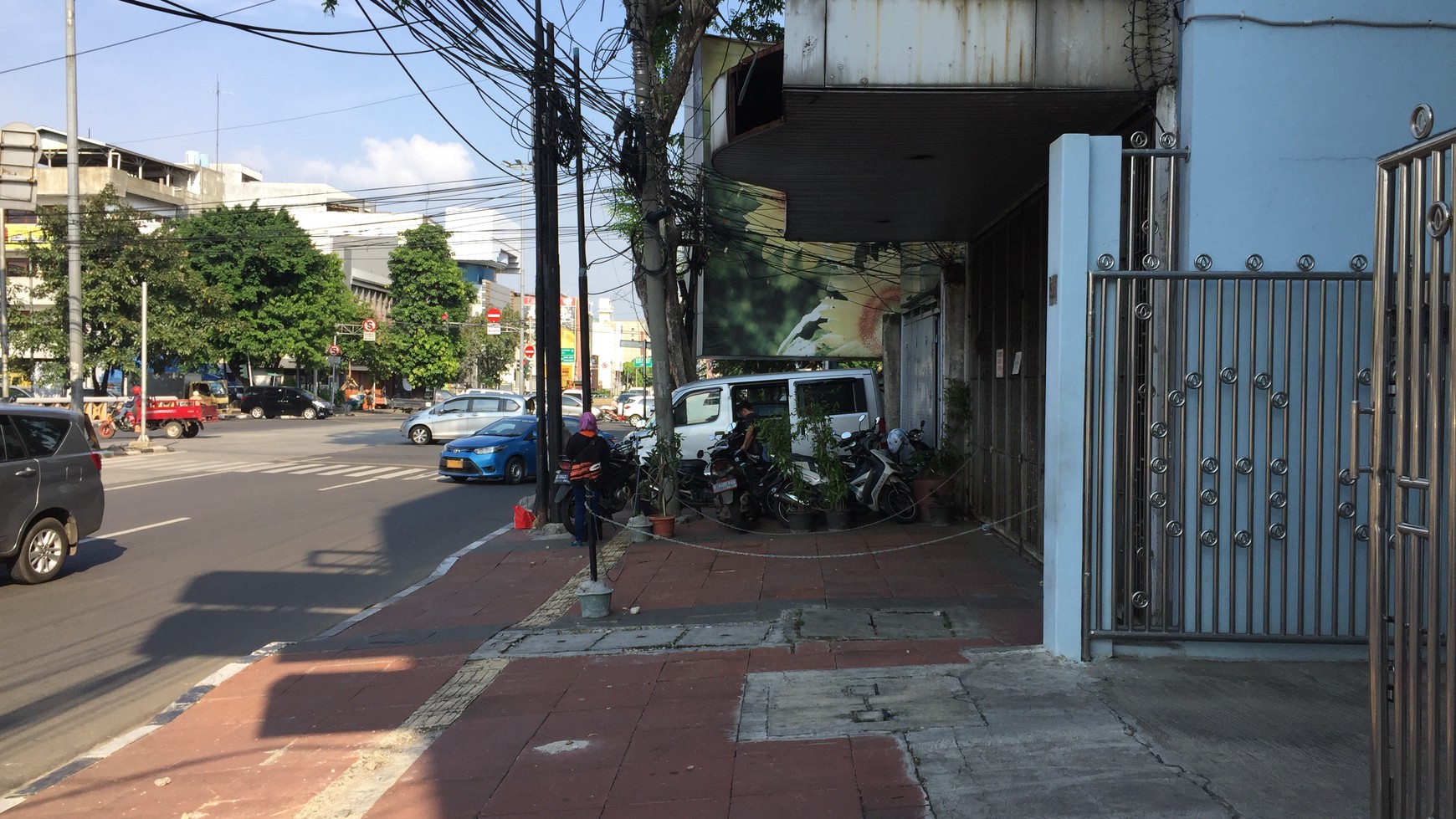 Gedung 7 Lantai Hasyim Ashari Cideng Serbaguna Pinggir Jalan Raya  Strategis.