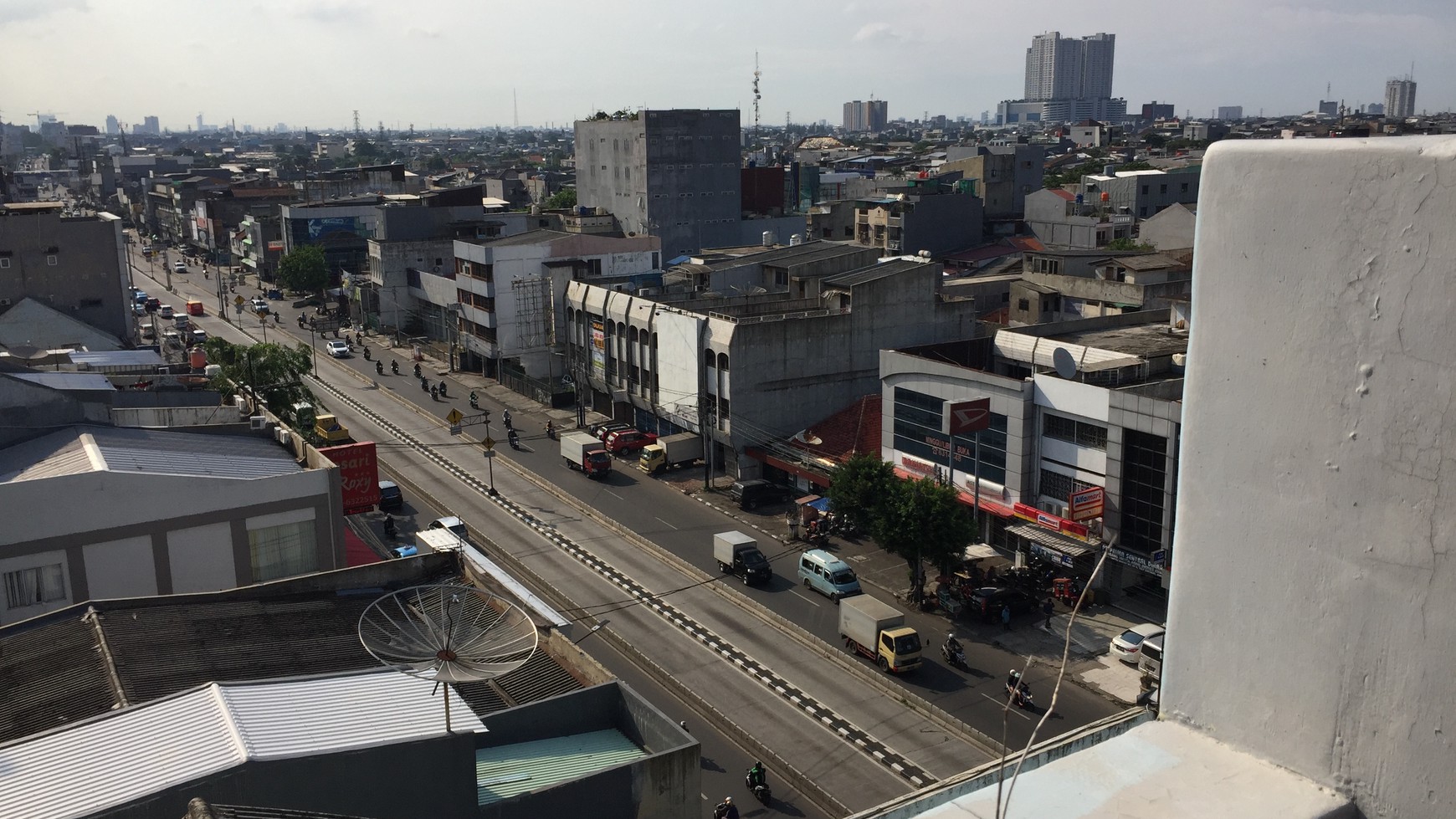 Gedung 7 Lantai Hasyim Ashari Cideng Serbaguna Pinggir Jalan Raya  Strategis.