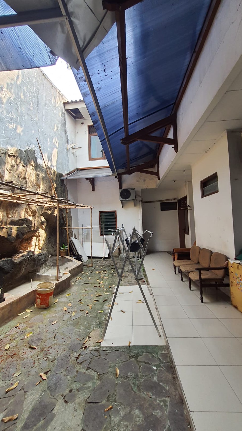 Dijual rumah lama di Jl Penjernihan - Bendungan Hilir - Jakarta Pusat