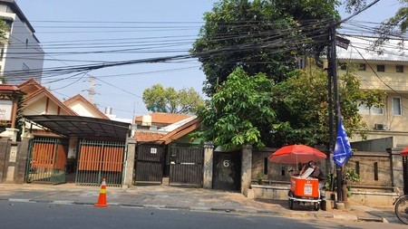 Dijual rumah lama di Jl Penjernihan - Bendungan Hilir - Jakarta Pusat