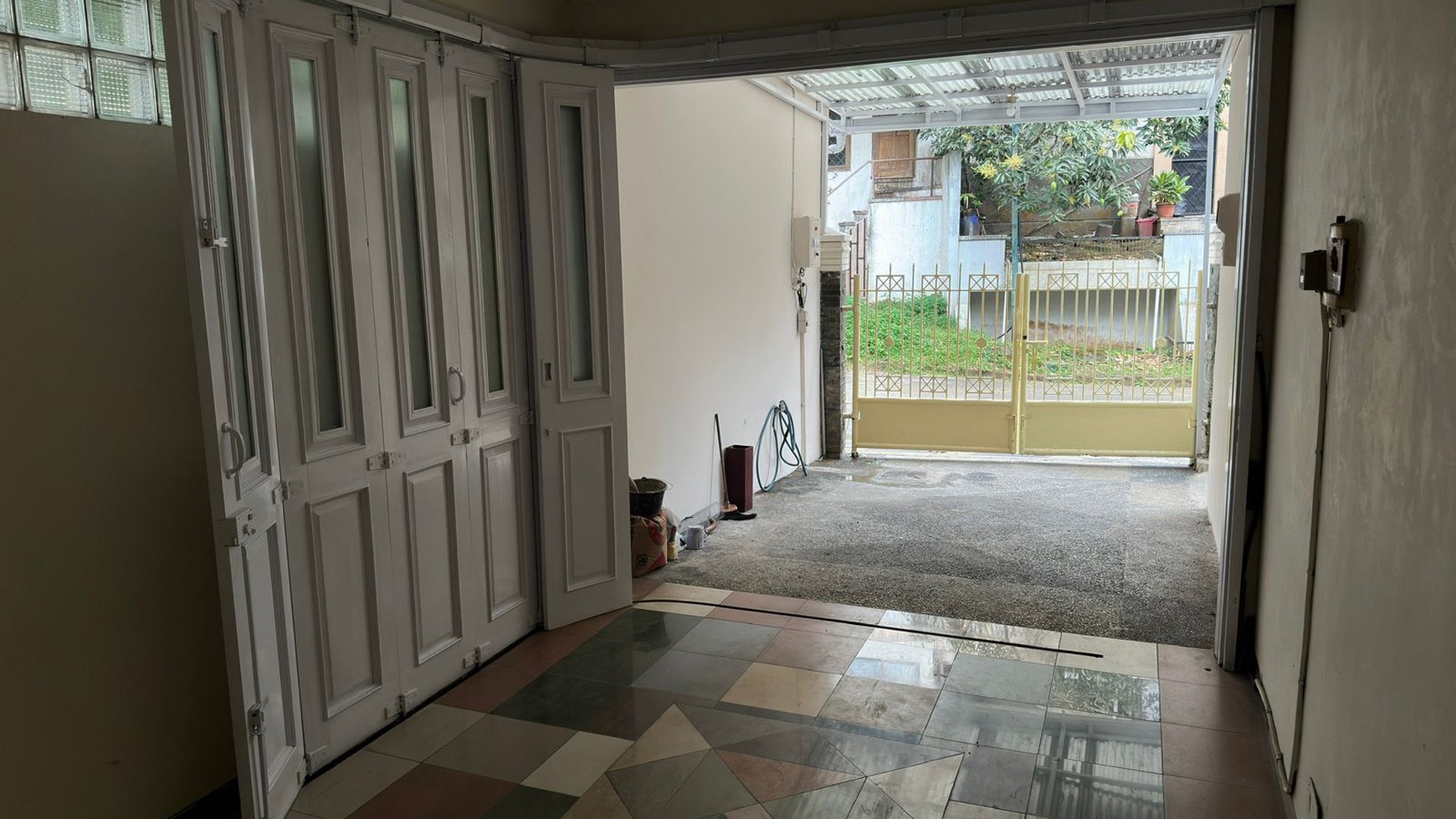 Rumah Bagus Semi Furnished di Komplek Setraduta Bandung