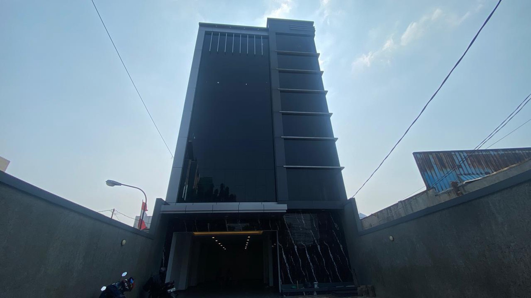 Gedung Kantor 4 1/2 Lantai Bangunan Baru di Dewi Sartika 