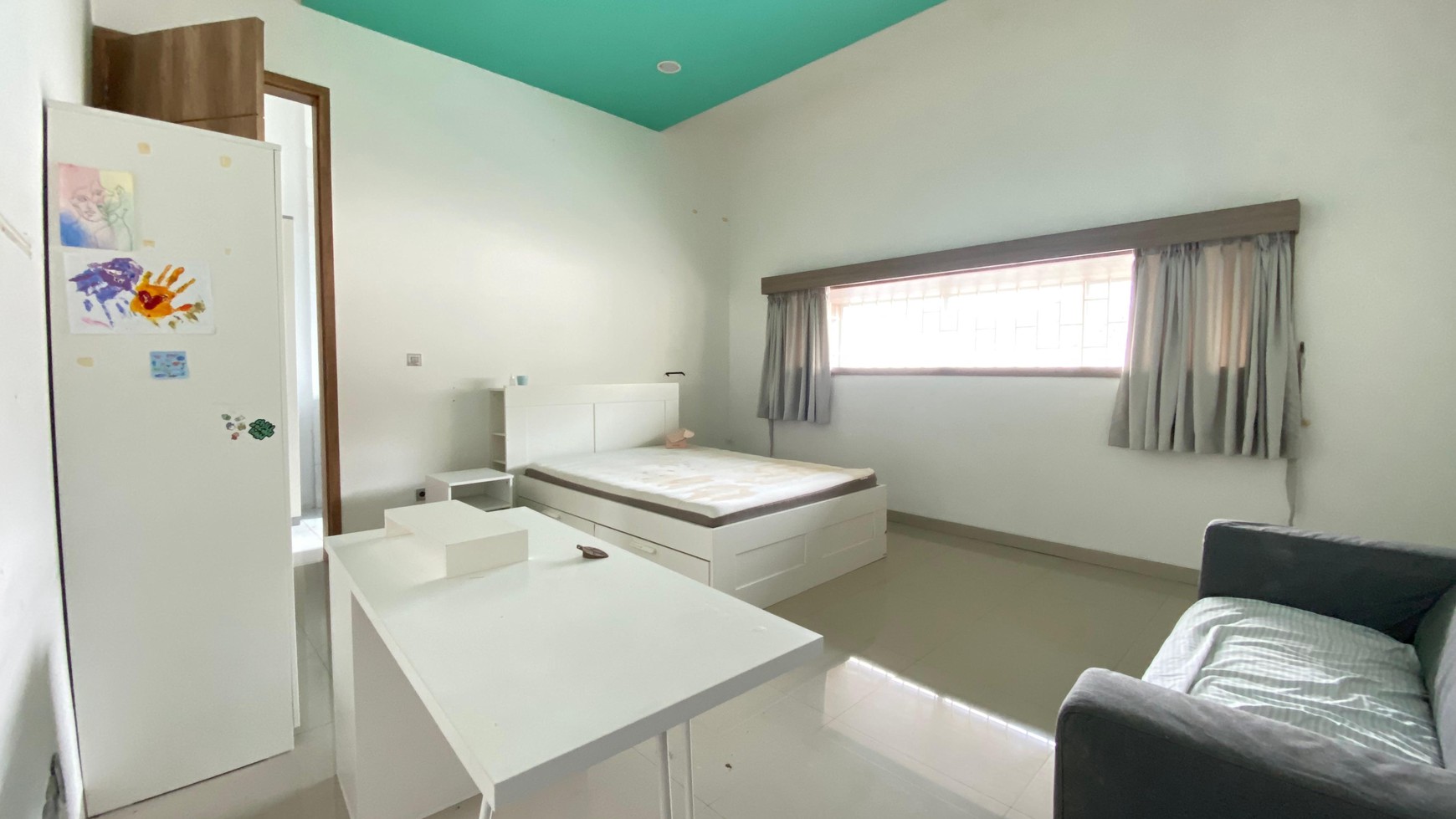 Rumah Tropical 3.5 Lantai di Cinere Ada Swimming Pool